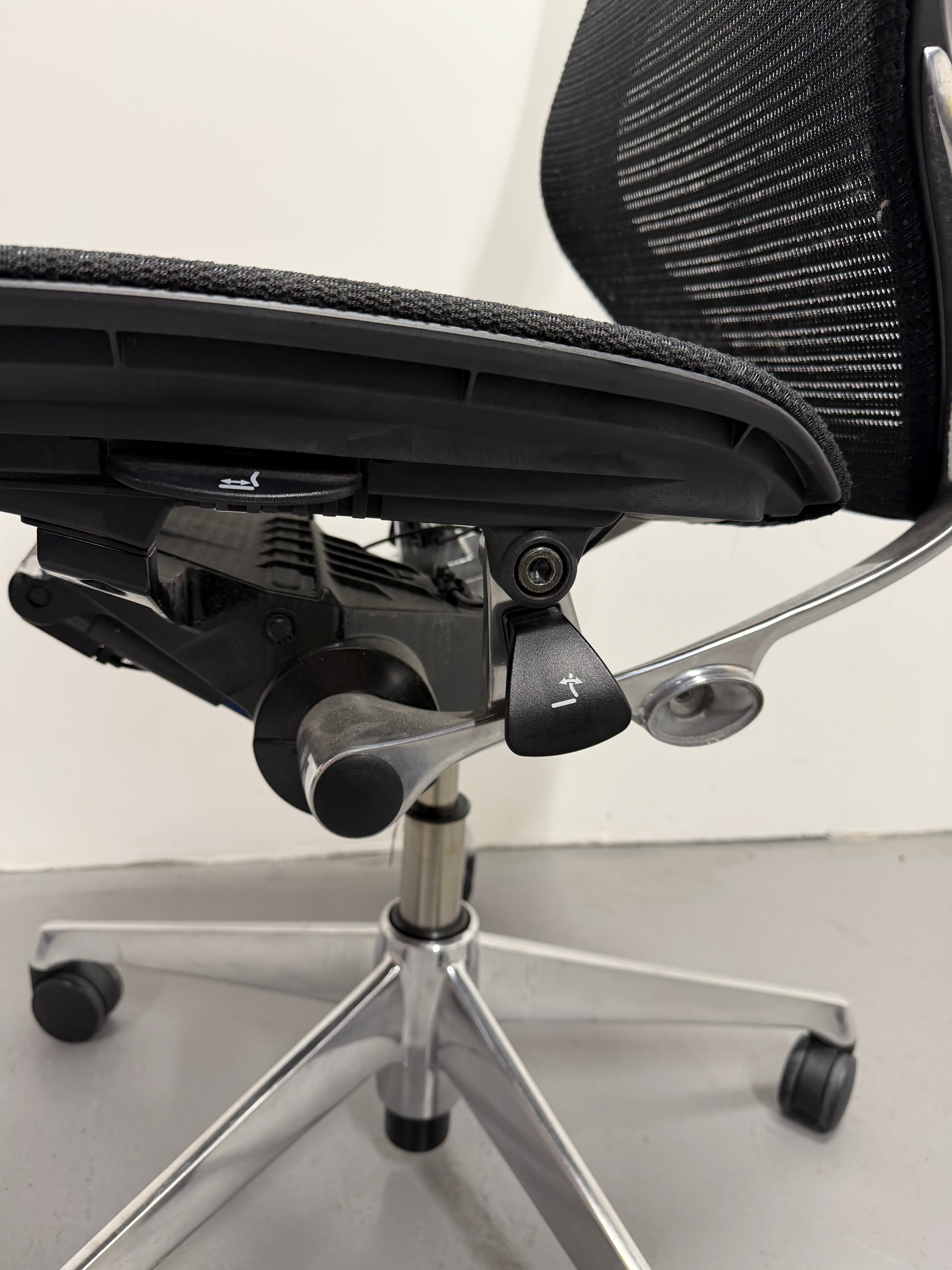 Okamura Baron Mesh Office Chair - Mesh Back & Seat - No arms