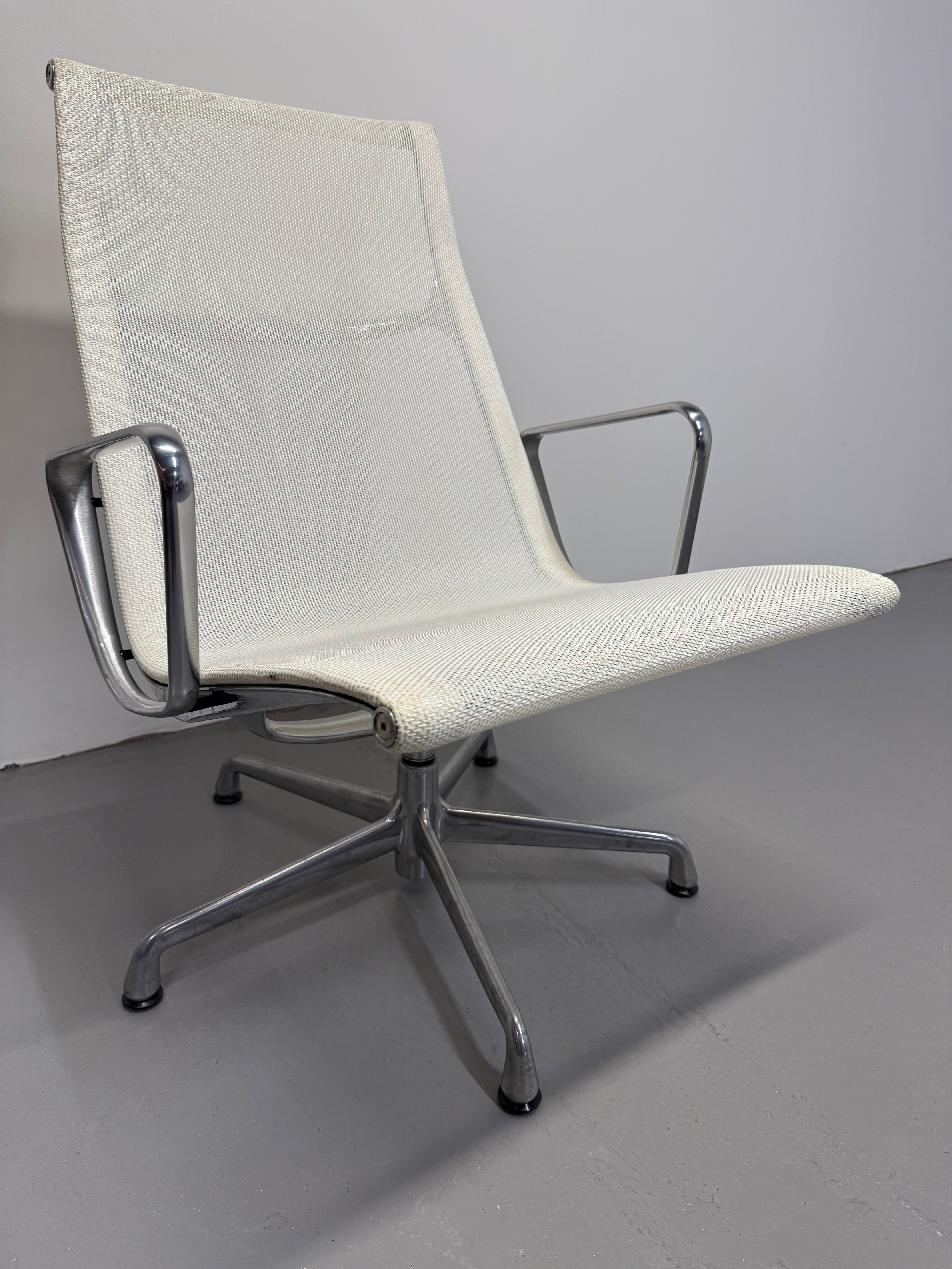 Herman Miller EA 116 Eames Aluminum Group Lounge Chair - White Mesh