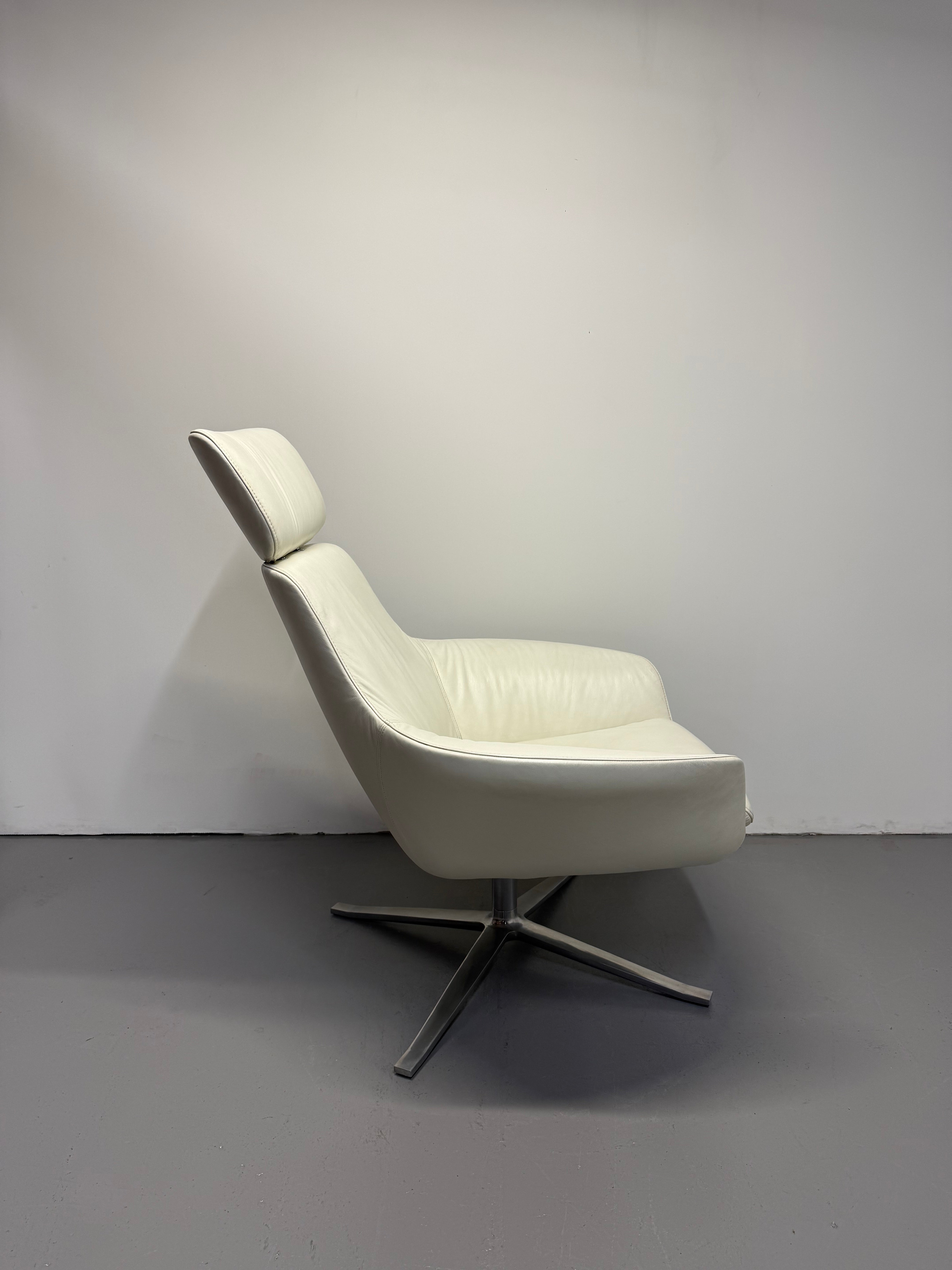 Walter Knoll Oscar Armchair with Headrest – Off-White Leather