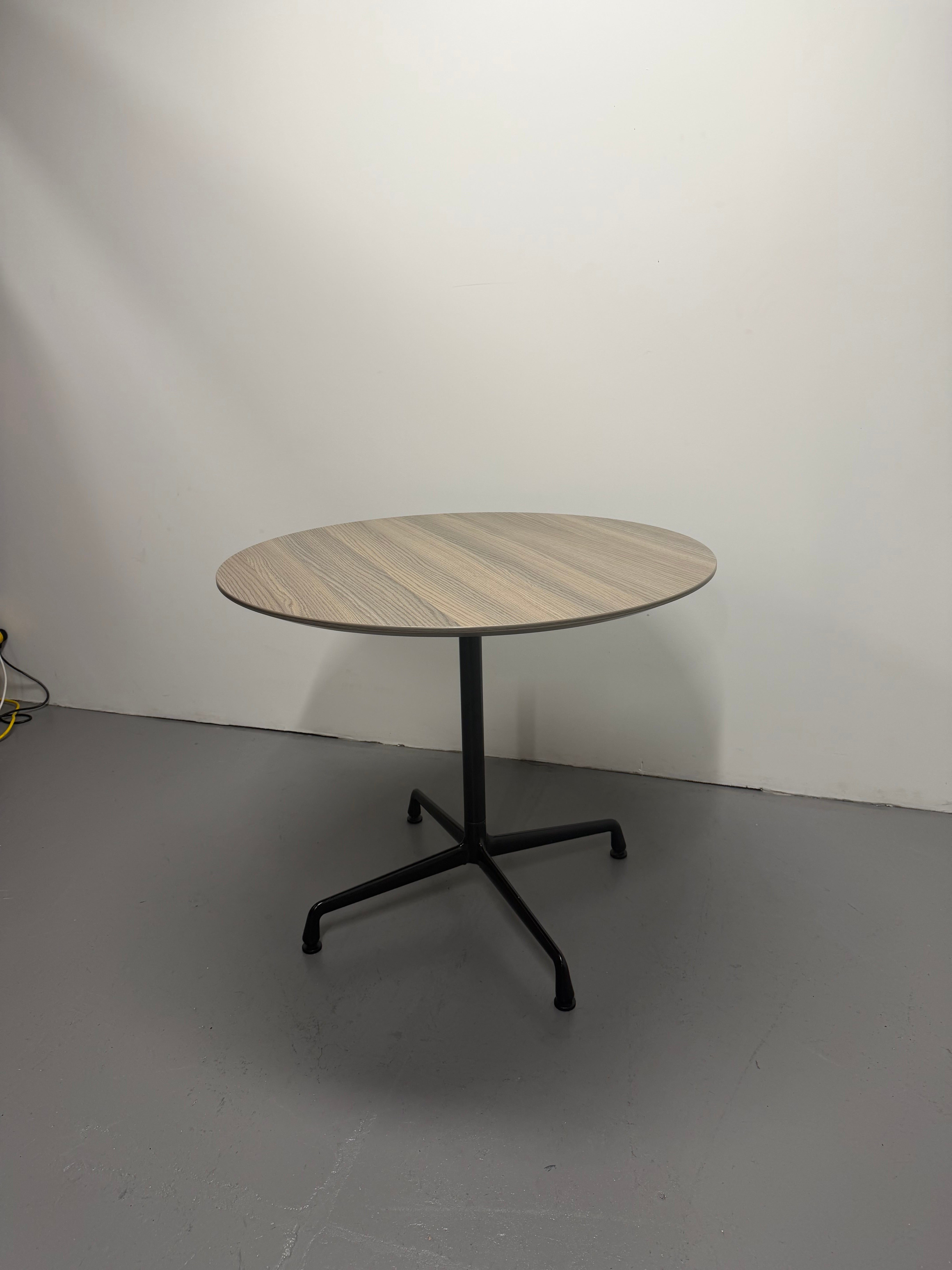Herman Miller Eames Round Group Table / Meeting Table – Oak Top