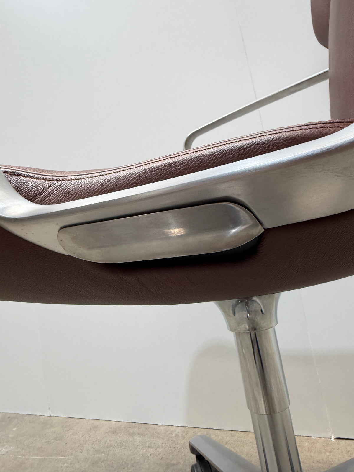 Wilkhahn Intra 295/6 Conference Chair – Brown Leather – view 8 – ex-showroom