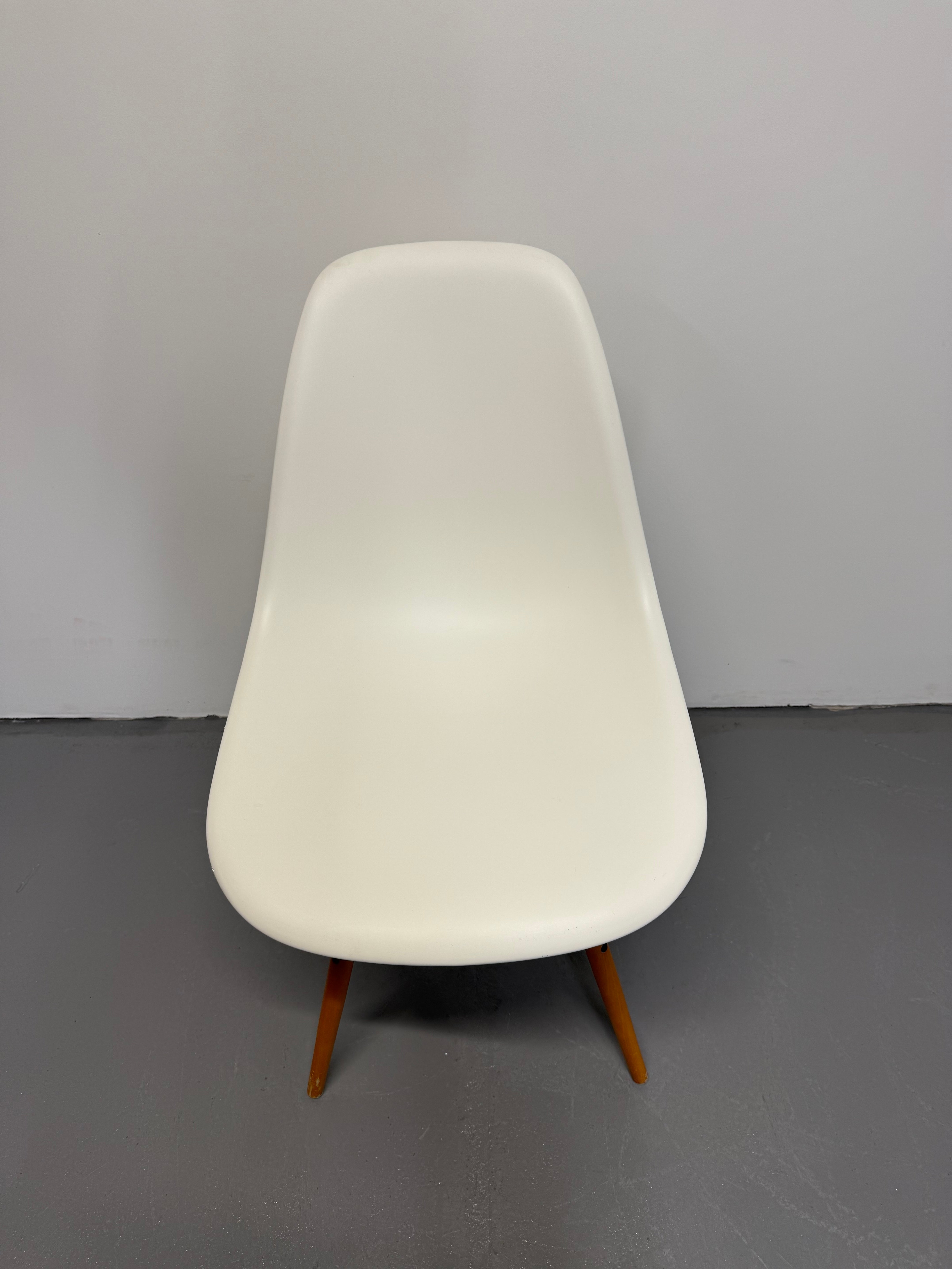 Eames Molded Plastic Side Chair by Herman Miller – White / Wood Dowel Base