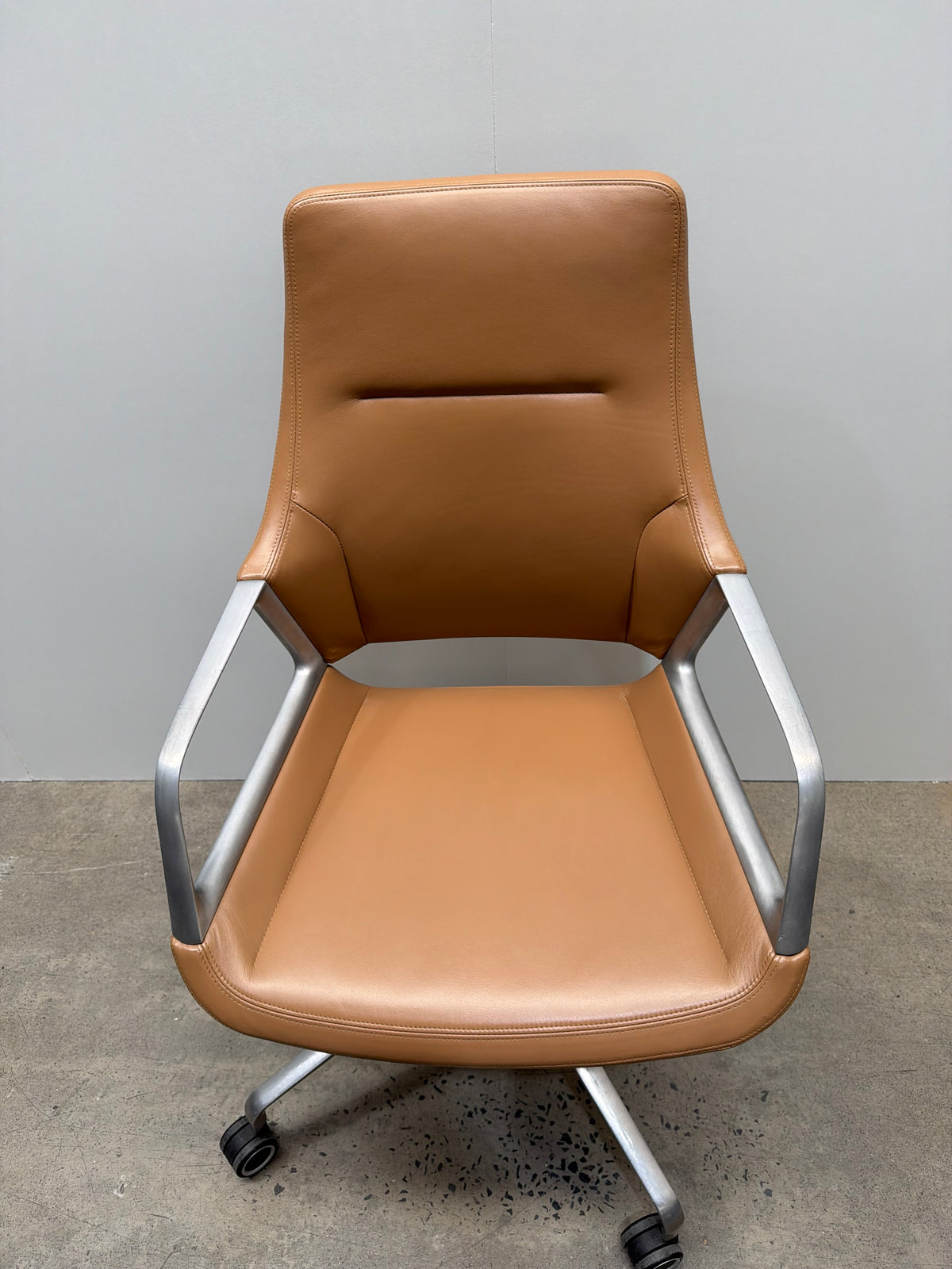 Wilkhahn Graph 301/5 Chair by jehs+laub – Tan Leather, Polished Aluminium – view 6 – pre-owned