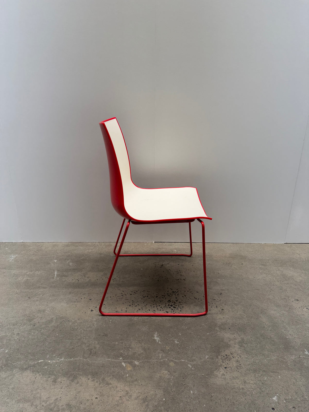 Pedrali 3D-Colour 777 Chair – White Front / Red Gloss Back / Red Sled Base – view 3 – pre-owned