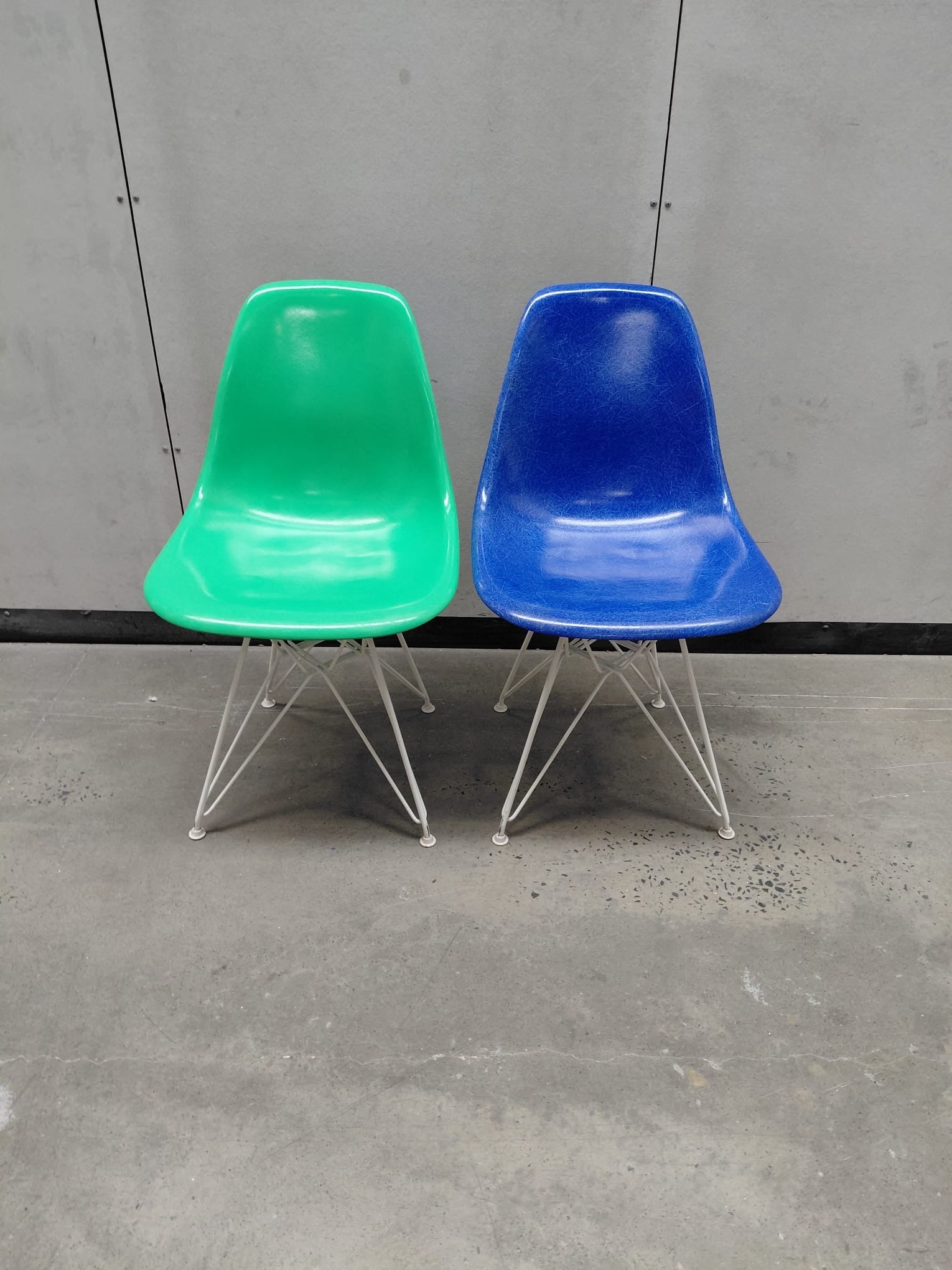 Authentic Herman Miller Eames Molded Fiberglass Side Chair – Ultramarine Blue / White Wire Base