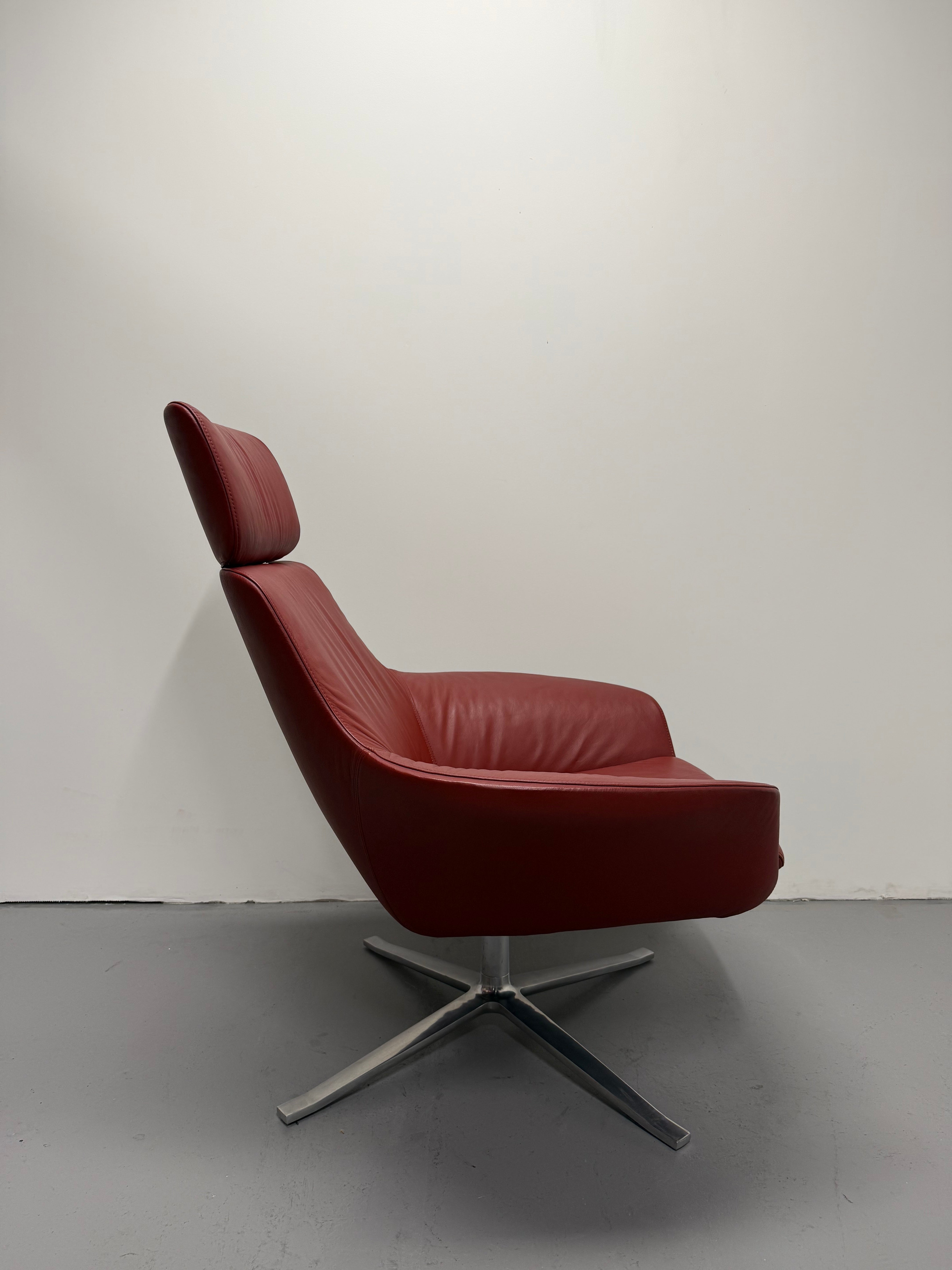 Walter Knoll Oscar Armchair with Headrest – Red Leather