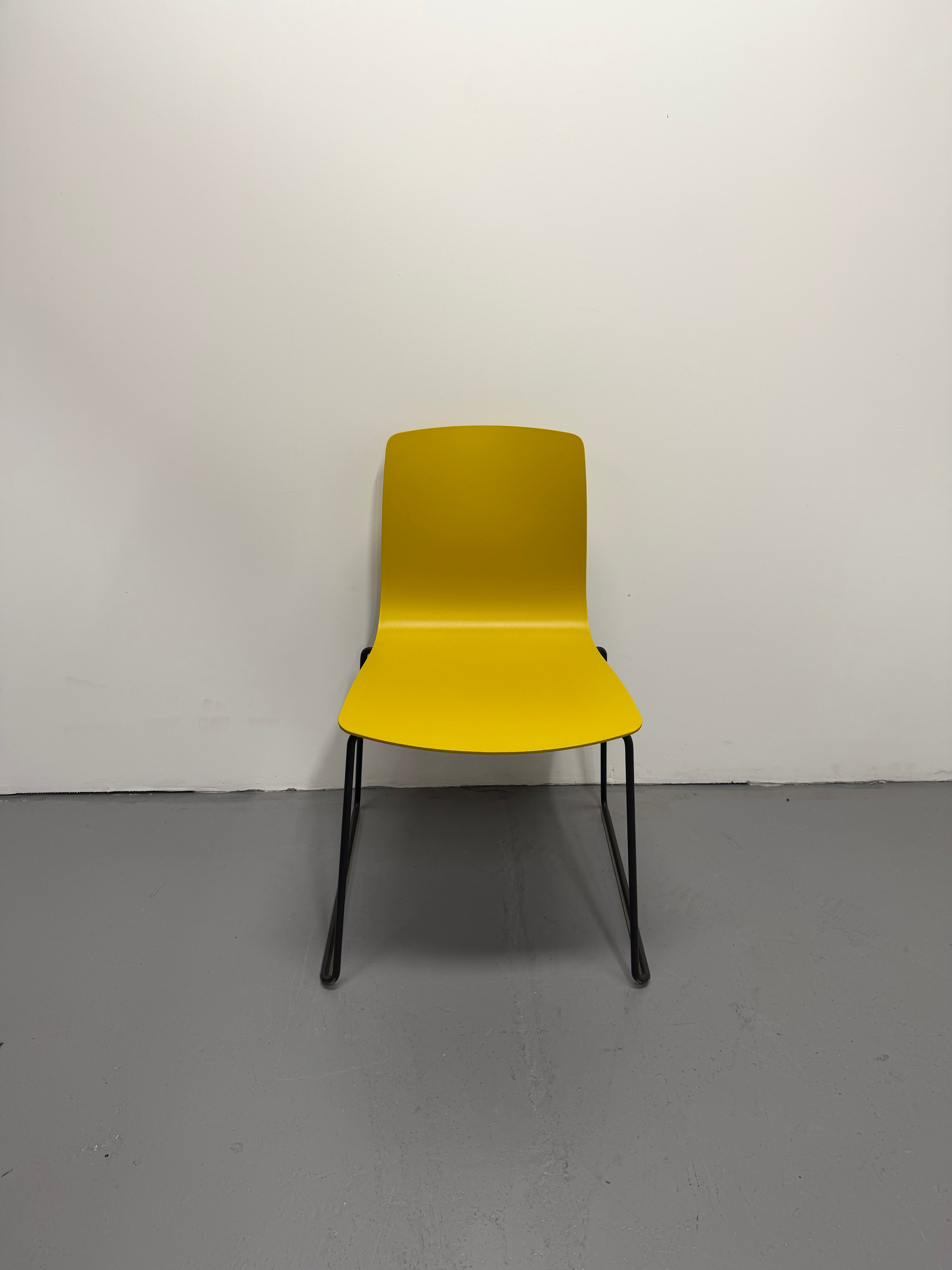 Aava 02 Sled Chair – Arper Yellow