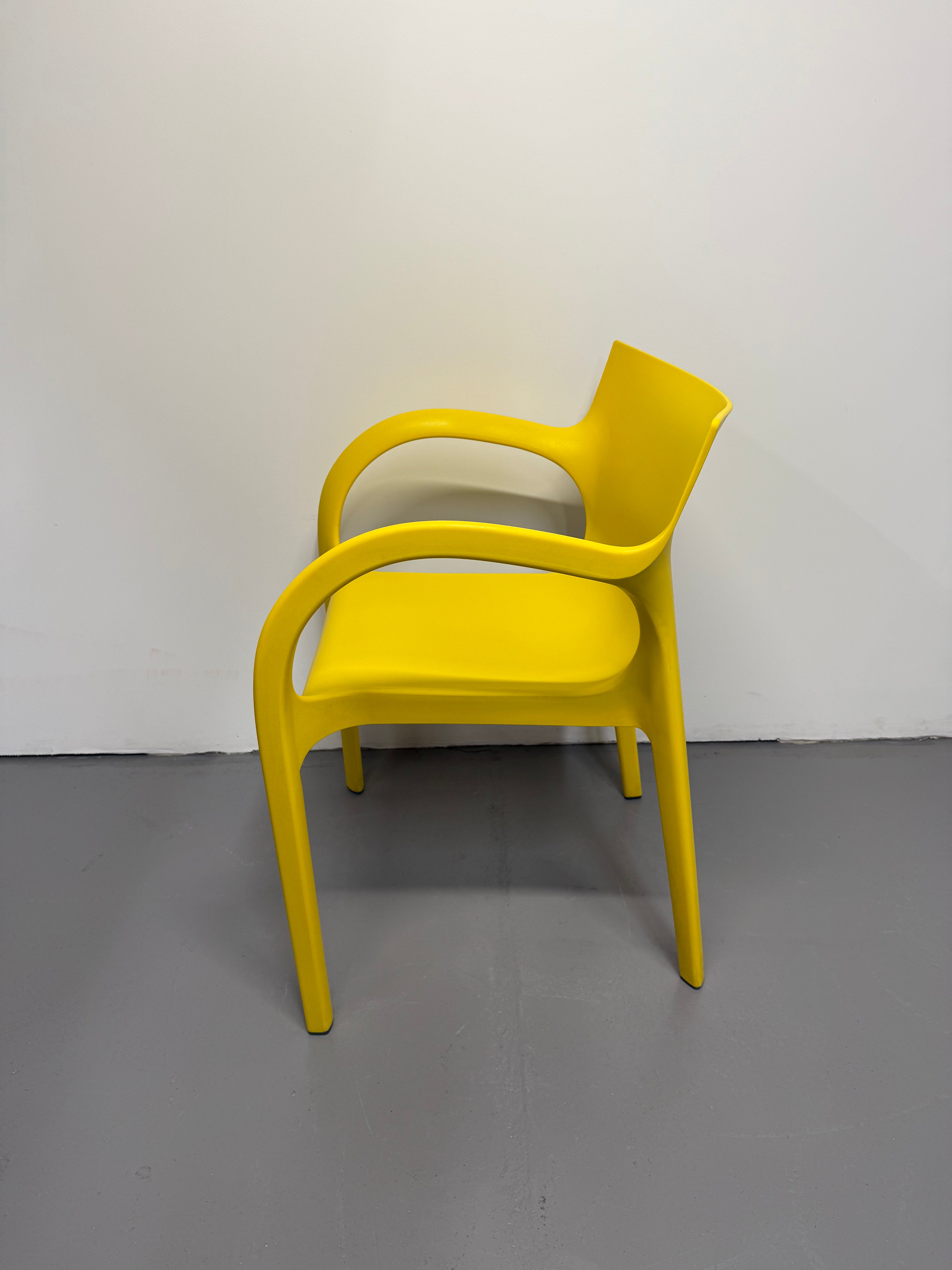 Segis Poppy Star Outdoor Chair – Yellow (4-Leg Base)