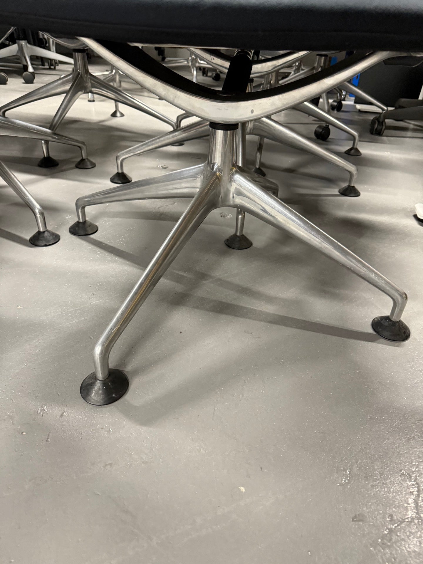 Vitra Meda Desk Chair – Black Leather & Polished Aluminium | Alberto Meda