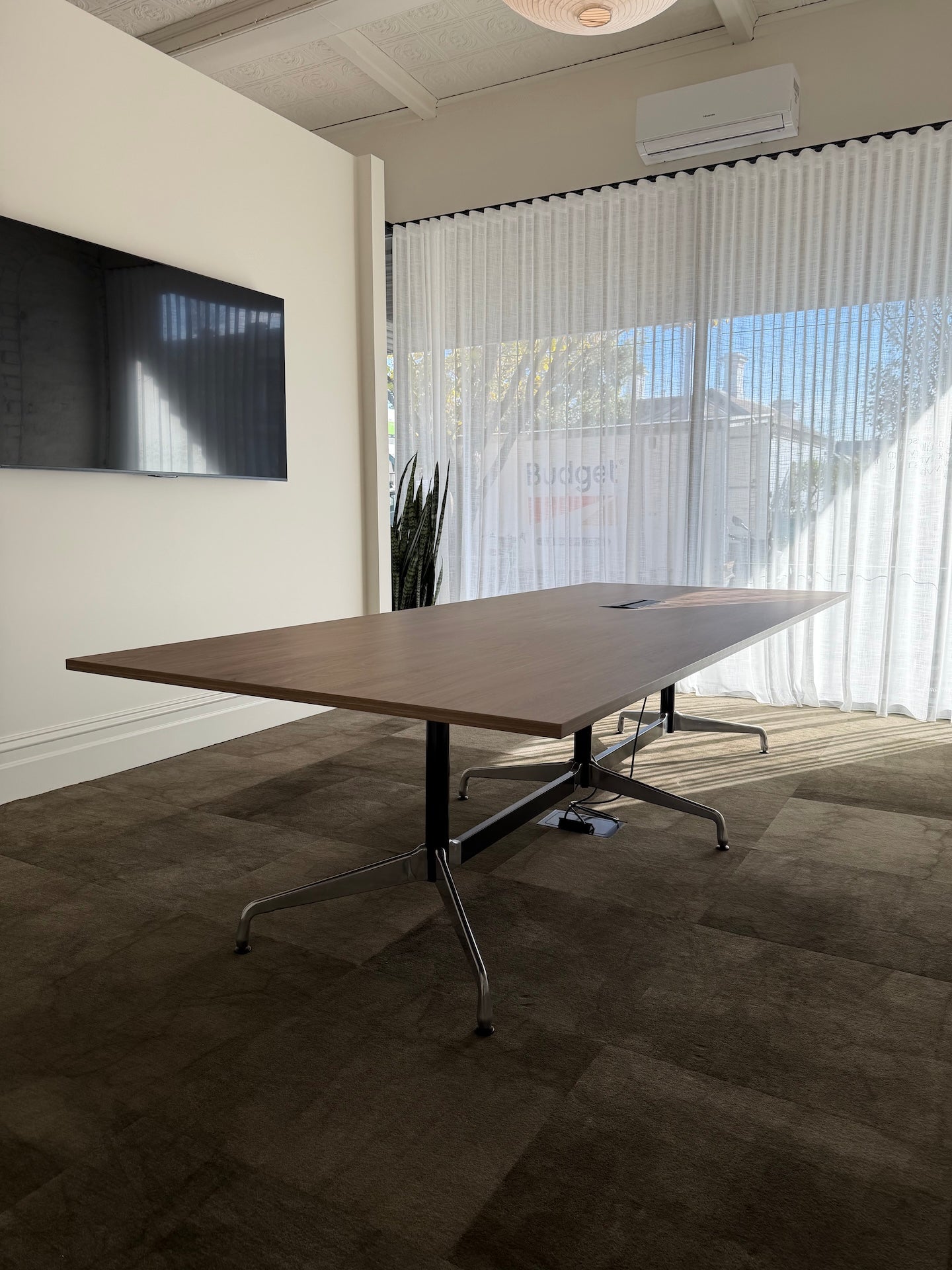 Eames Dining Table – Custom Build (Herman Miller Base + Custom Top)