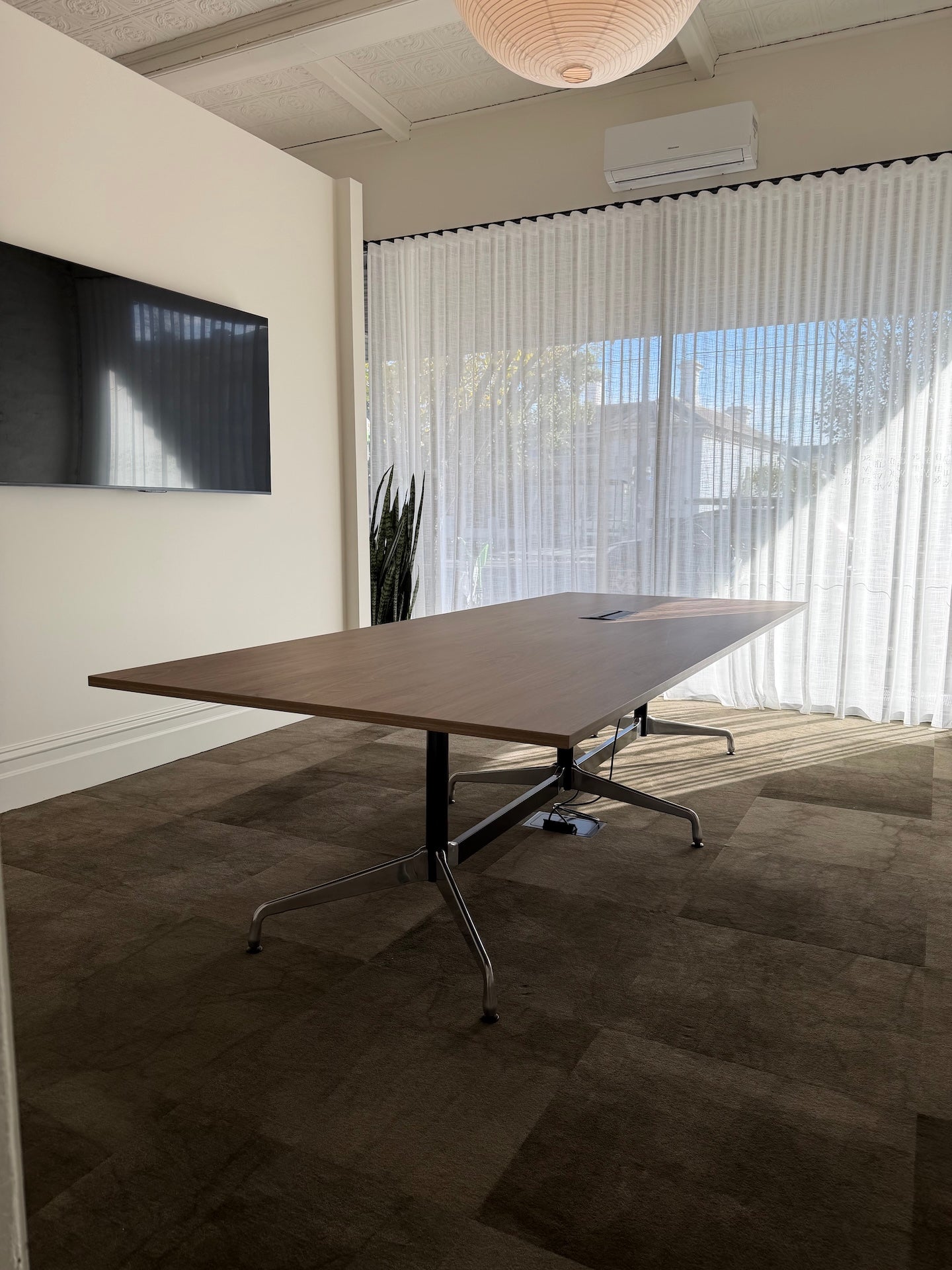Eames Dining Table – Custom Build (Herman Miller Base + Custom Top)