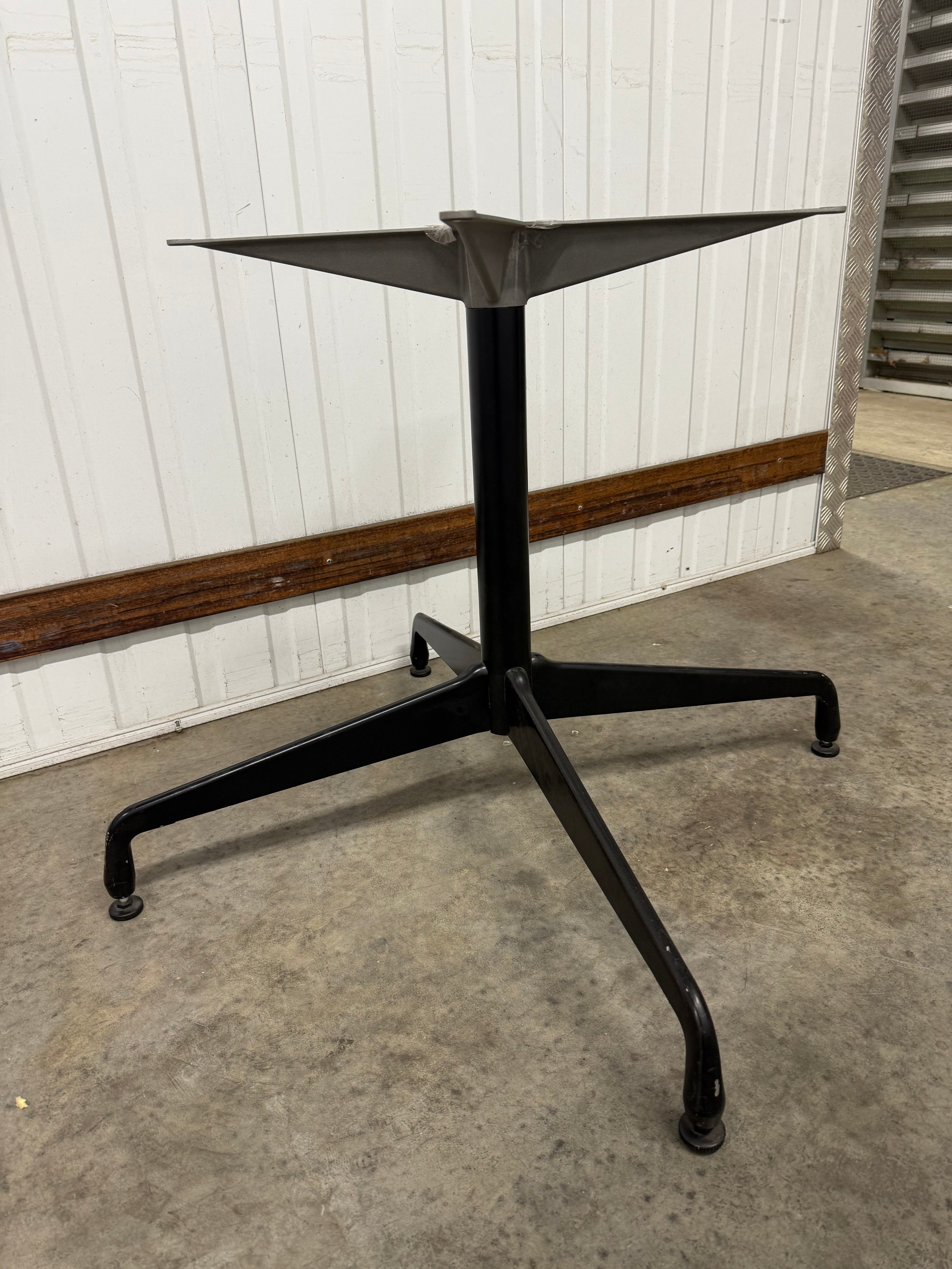 Eames Herman Miller Round Table – Universal Base - Black