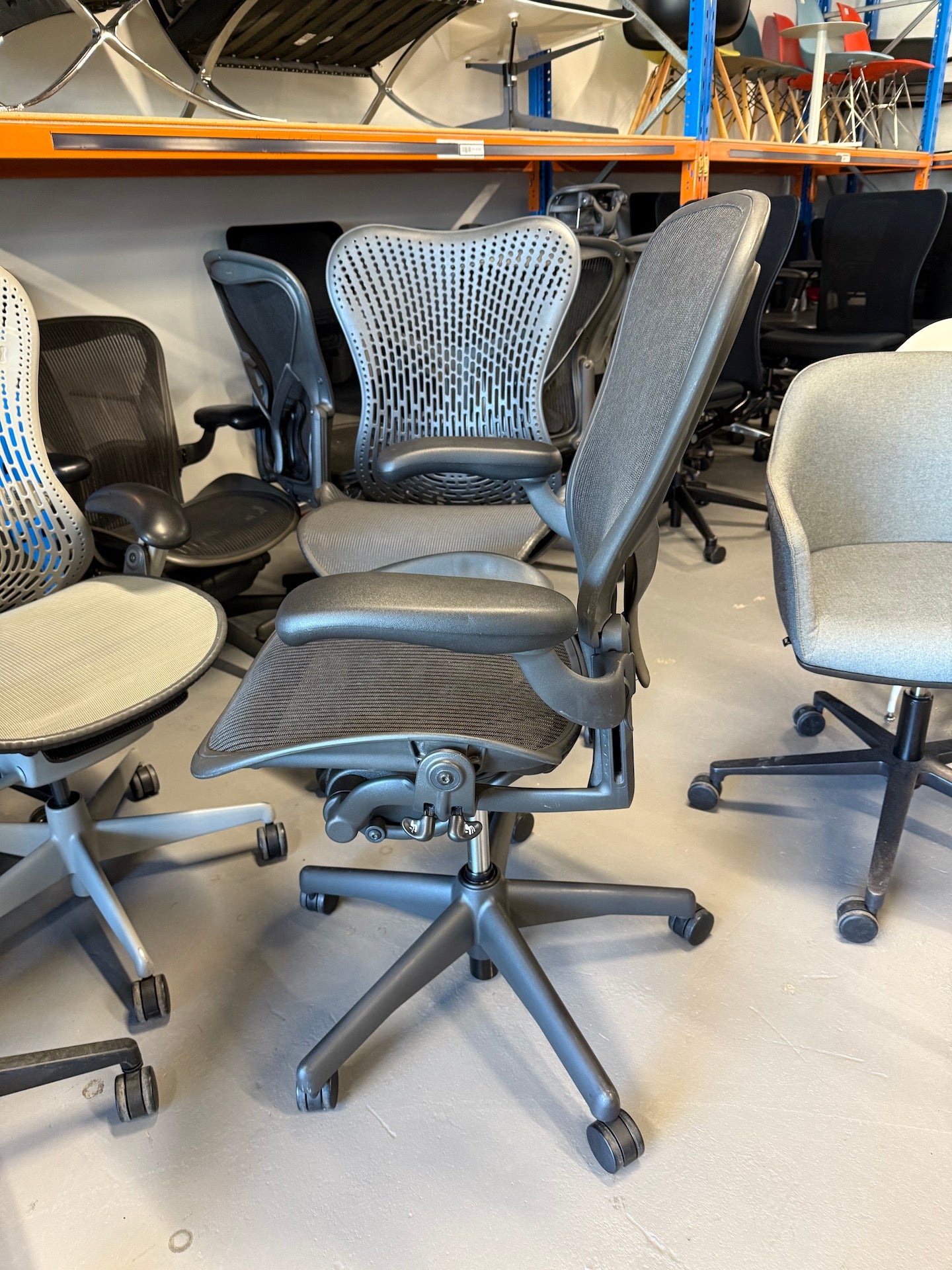 Herman miller Aeron with Armrest - Graphite (Size C)