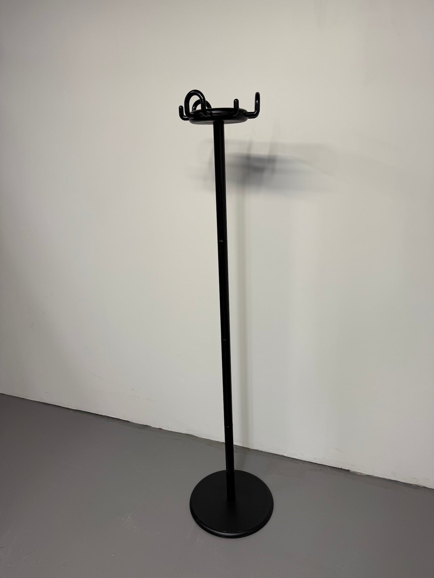 Rexite 999 Aiuto Coat Rack – Design by Raul Barbieri & Giorgio Marianelli