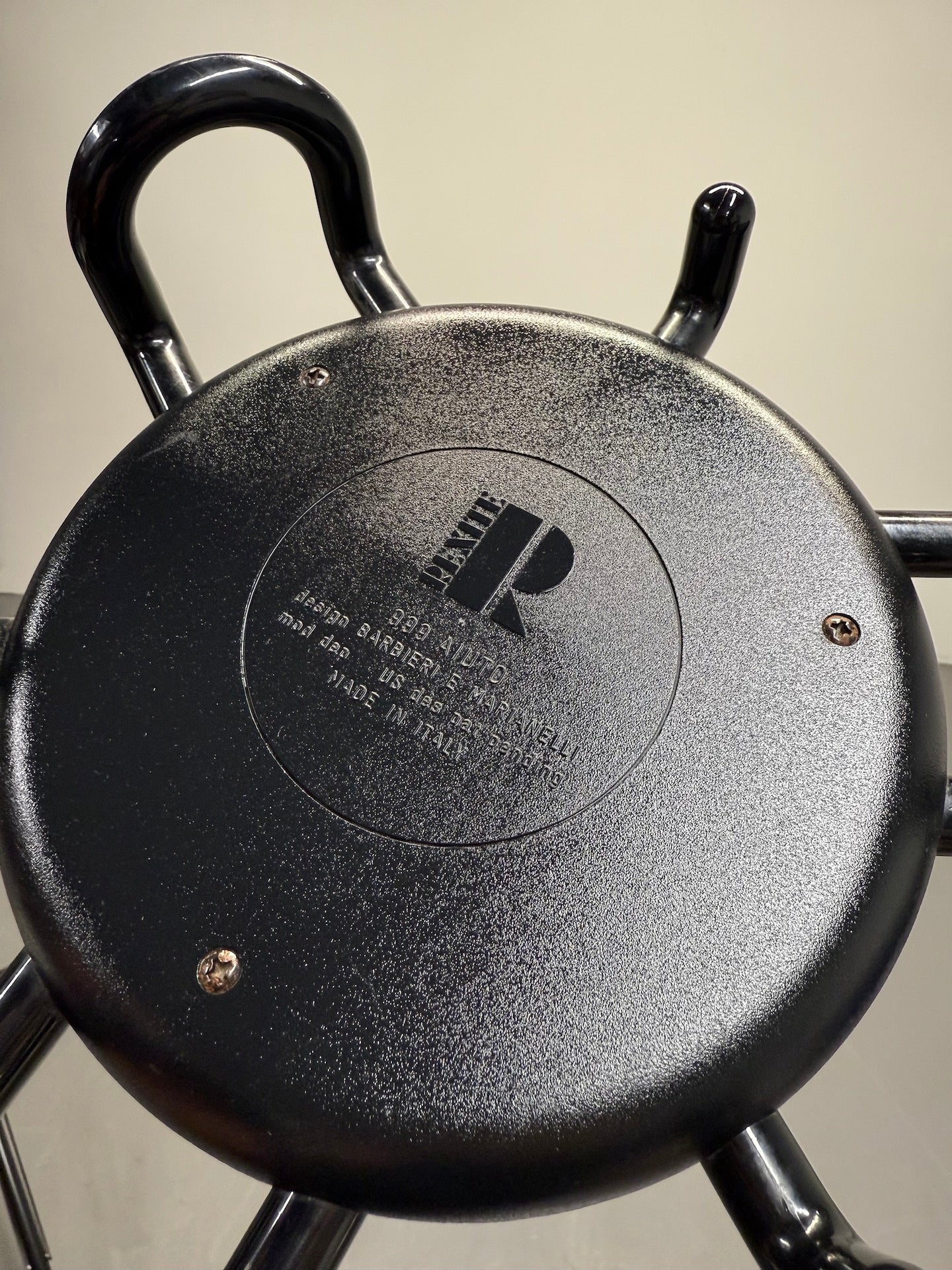 Rexite 999 Aiuto Coat Rack – Design by Raul Barbieri & Giorgio Marianelli