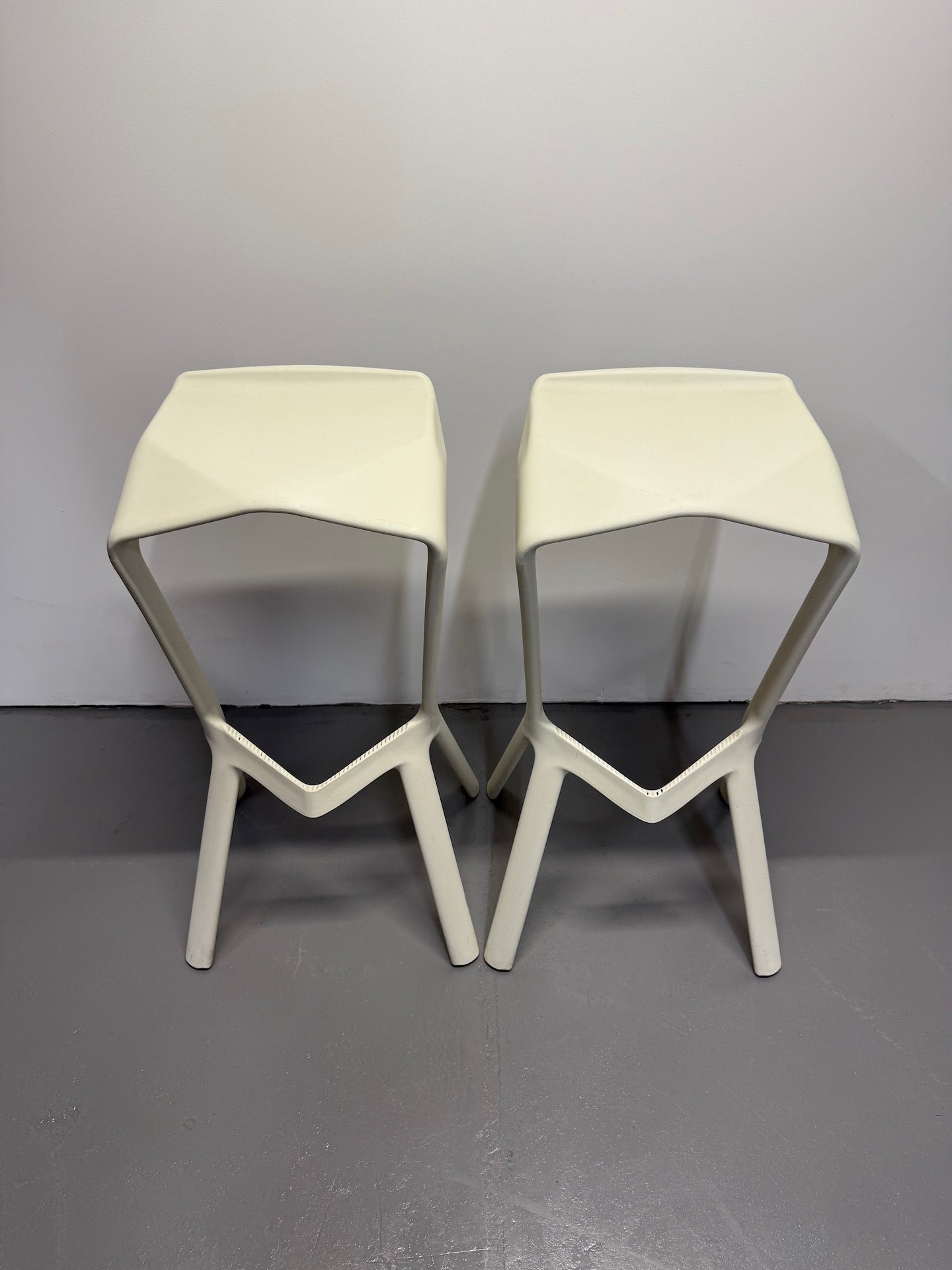 Plank Miura Bar Stool by Konstantin Grcic - White