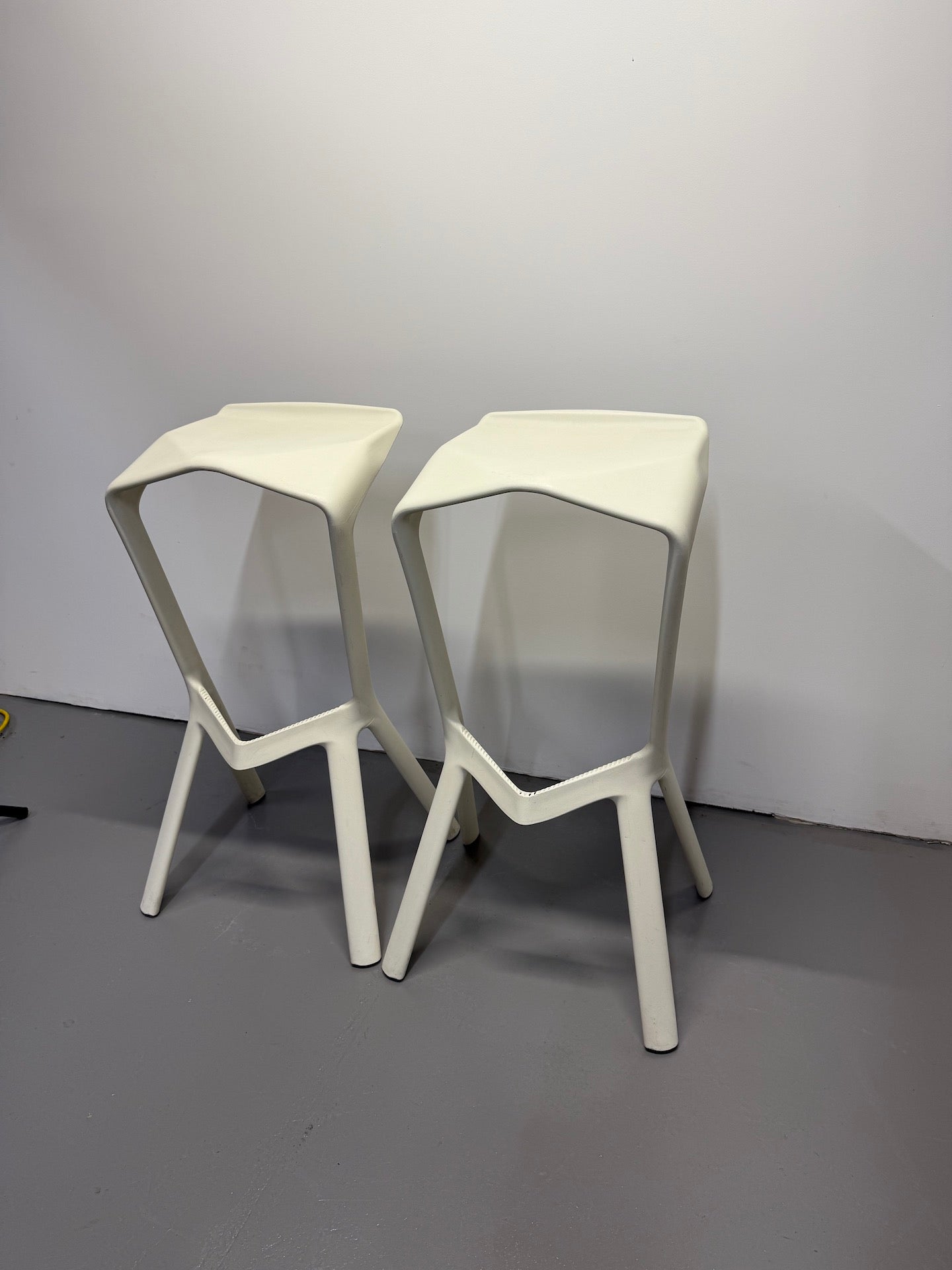 Plank Miura Bar Stool by Konstantin Grcic - White