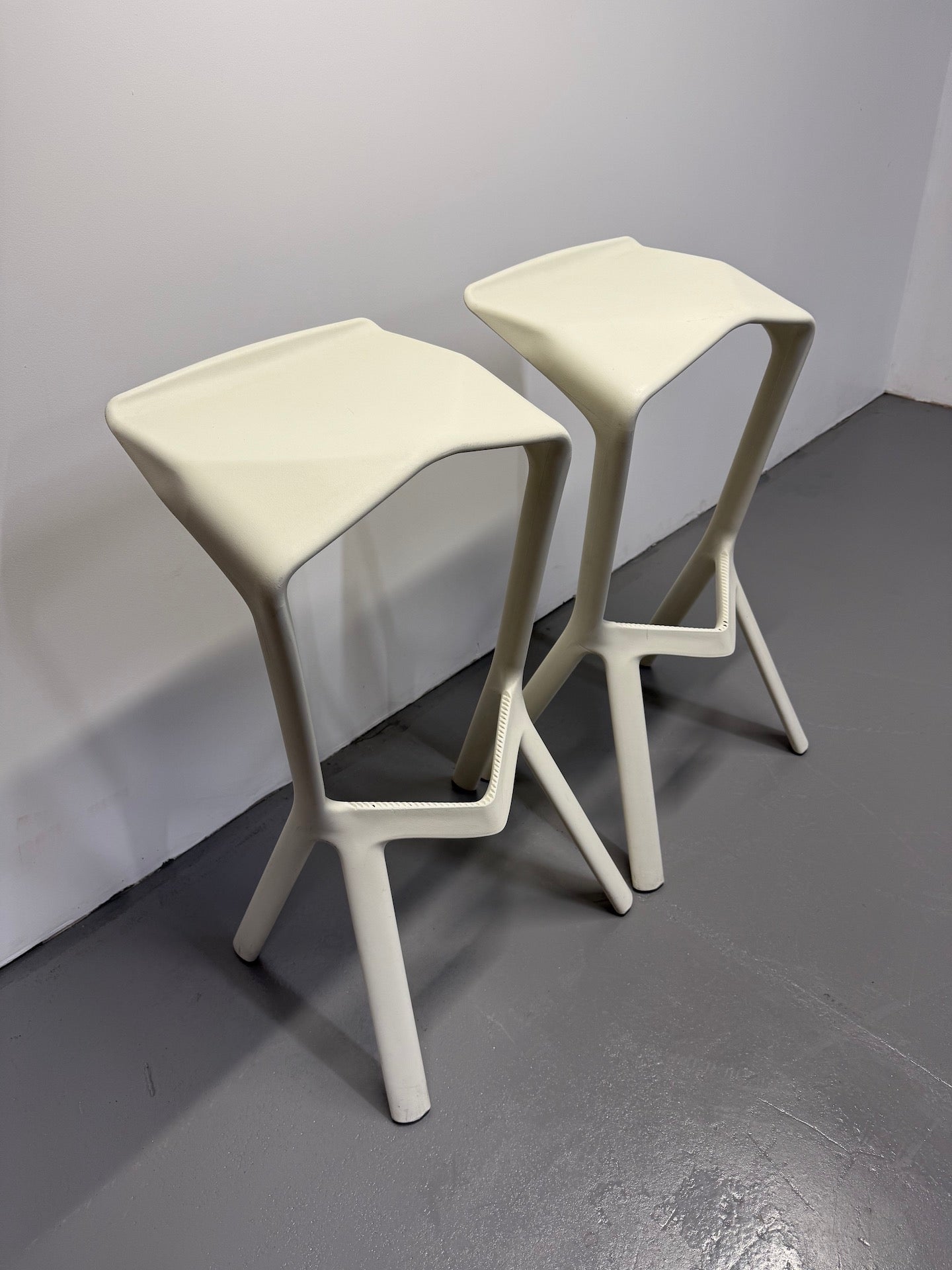 Plank Miura Bar Stool by Konstantin Grcic - White