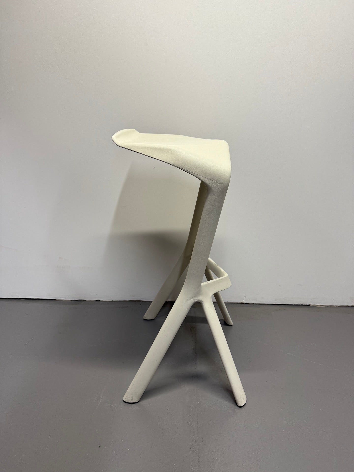 Plank Miura Bar Stool by Konstantin Grcic - White