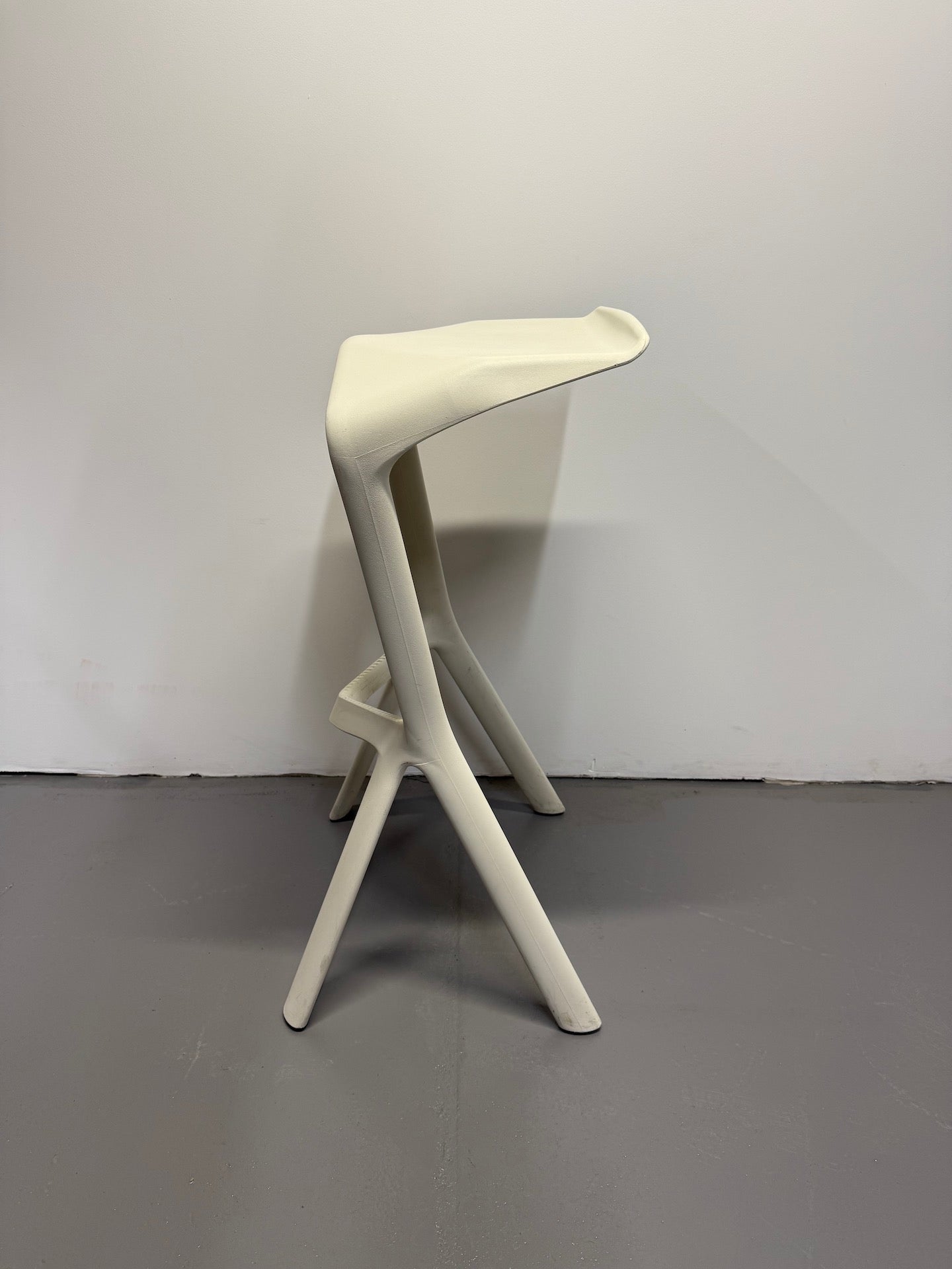 Plank Miura Bar Stool by Konstantin Grcic - White