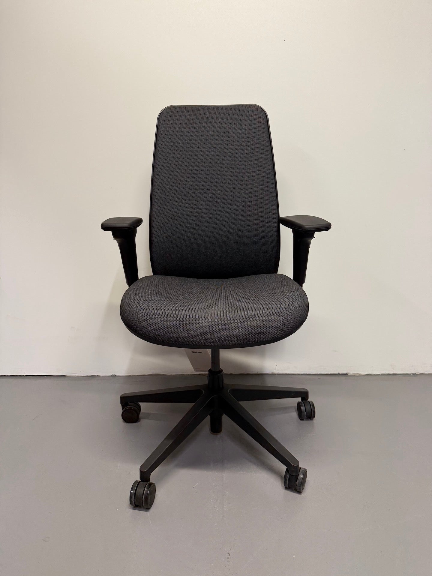 Steelcase Personality Plus Task Chair with Arms – Ex-Showroom Stock