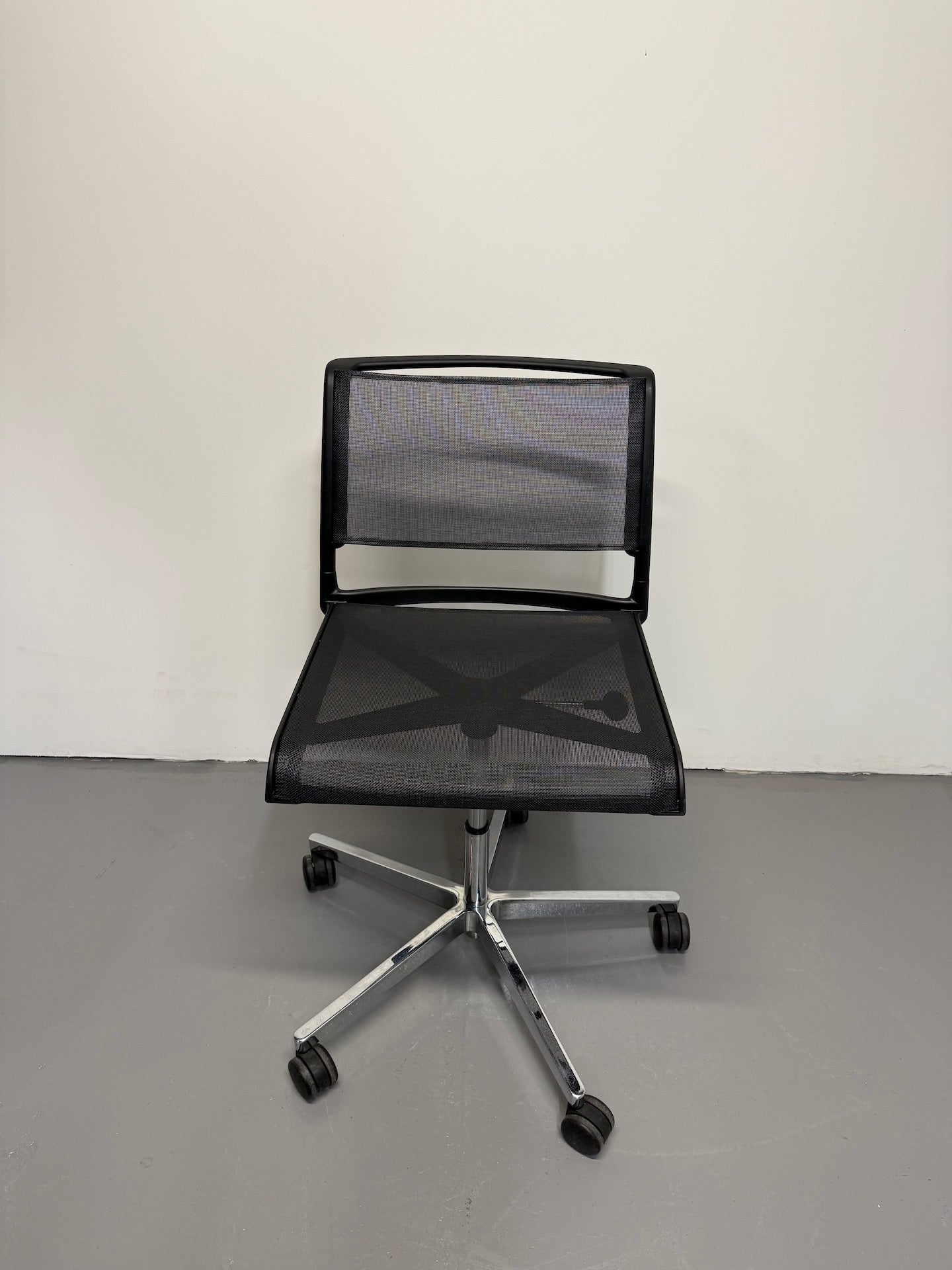 Wilkhahn Aline 232/1 Mesh Conference Chair – Black with Chrome Base