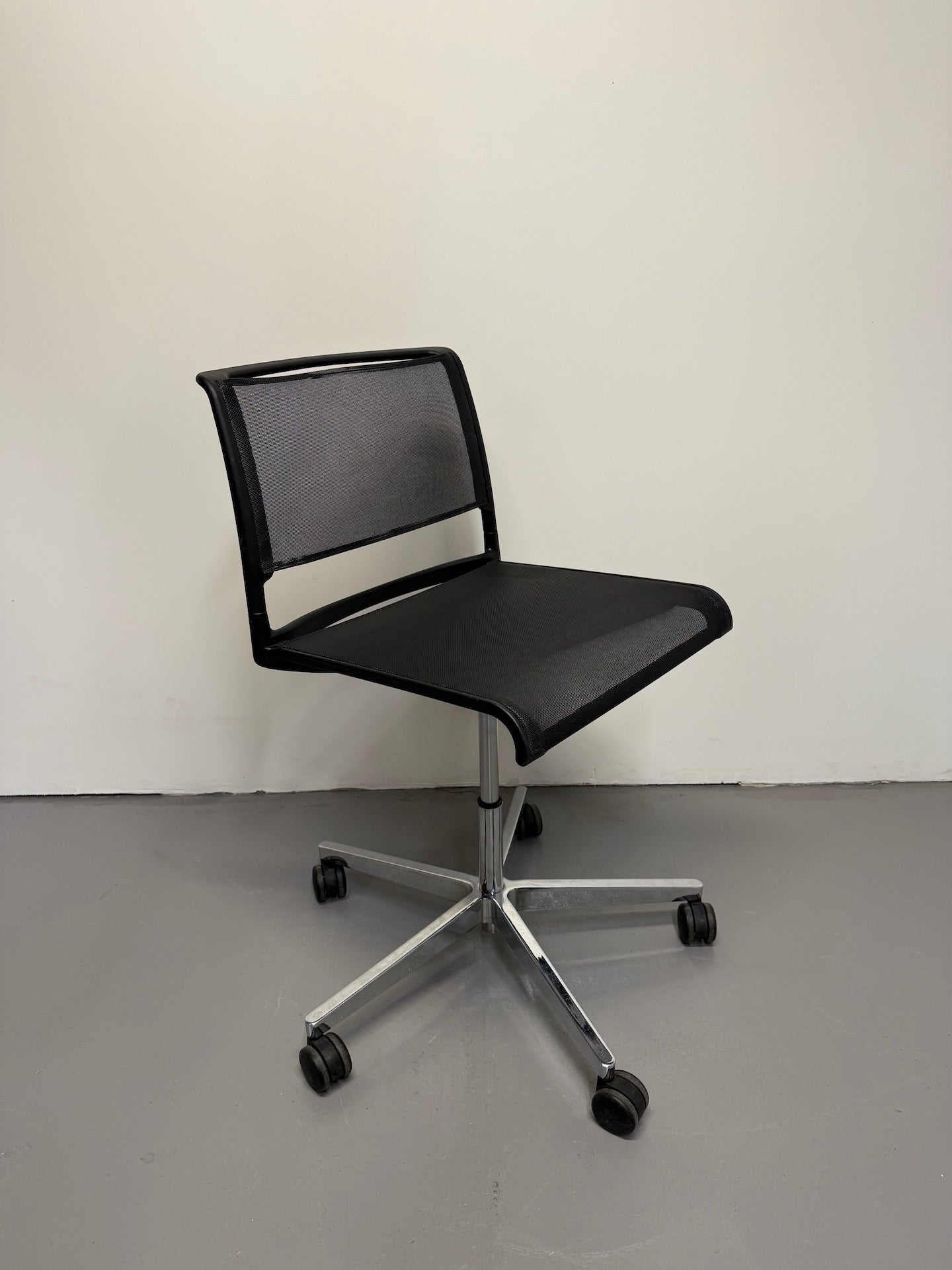 Wilkhahn Aline 232/1 Mesh Conference Chair – Black with Chrome Base