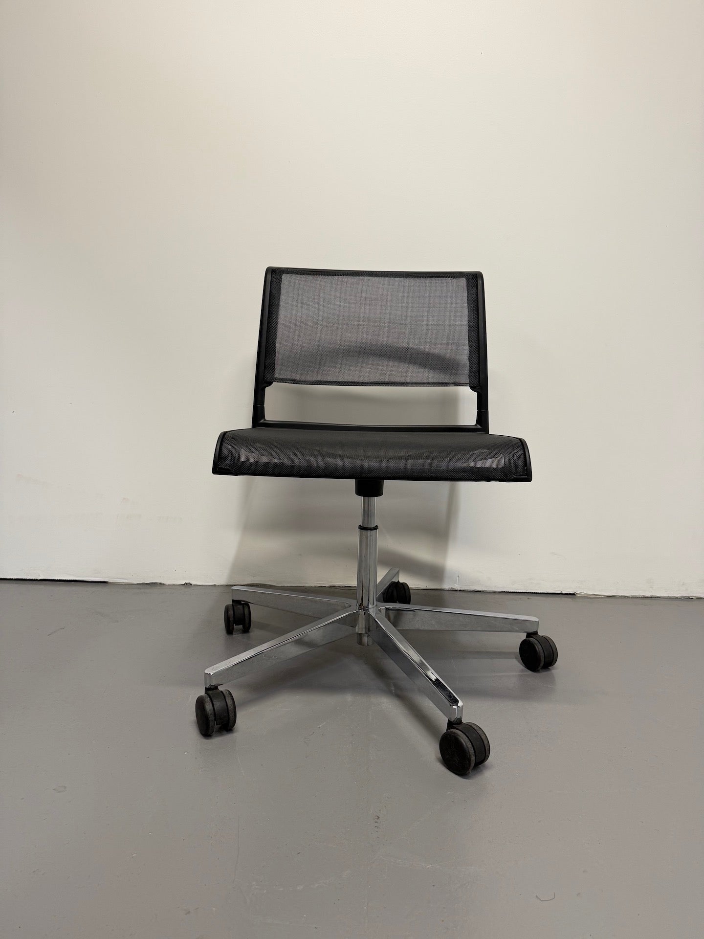 Wilkhahn Aline 232/1 Mesh Conference Chair – Black with Chrome Base