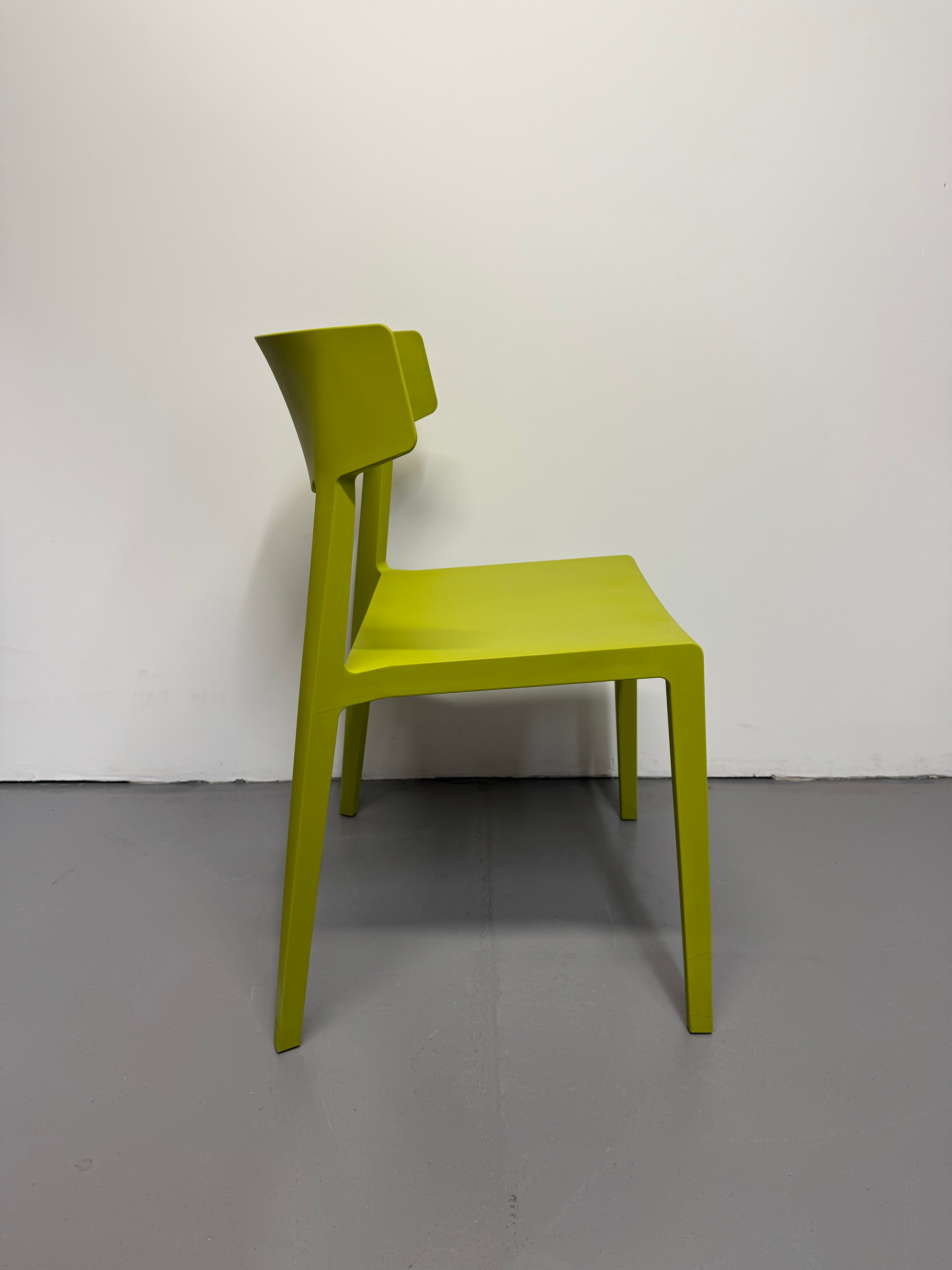 Actiu Wing Stacking Chair – Green