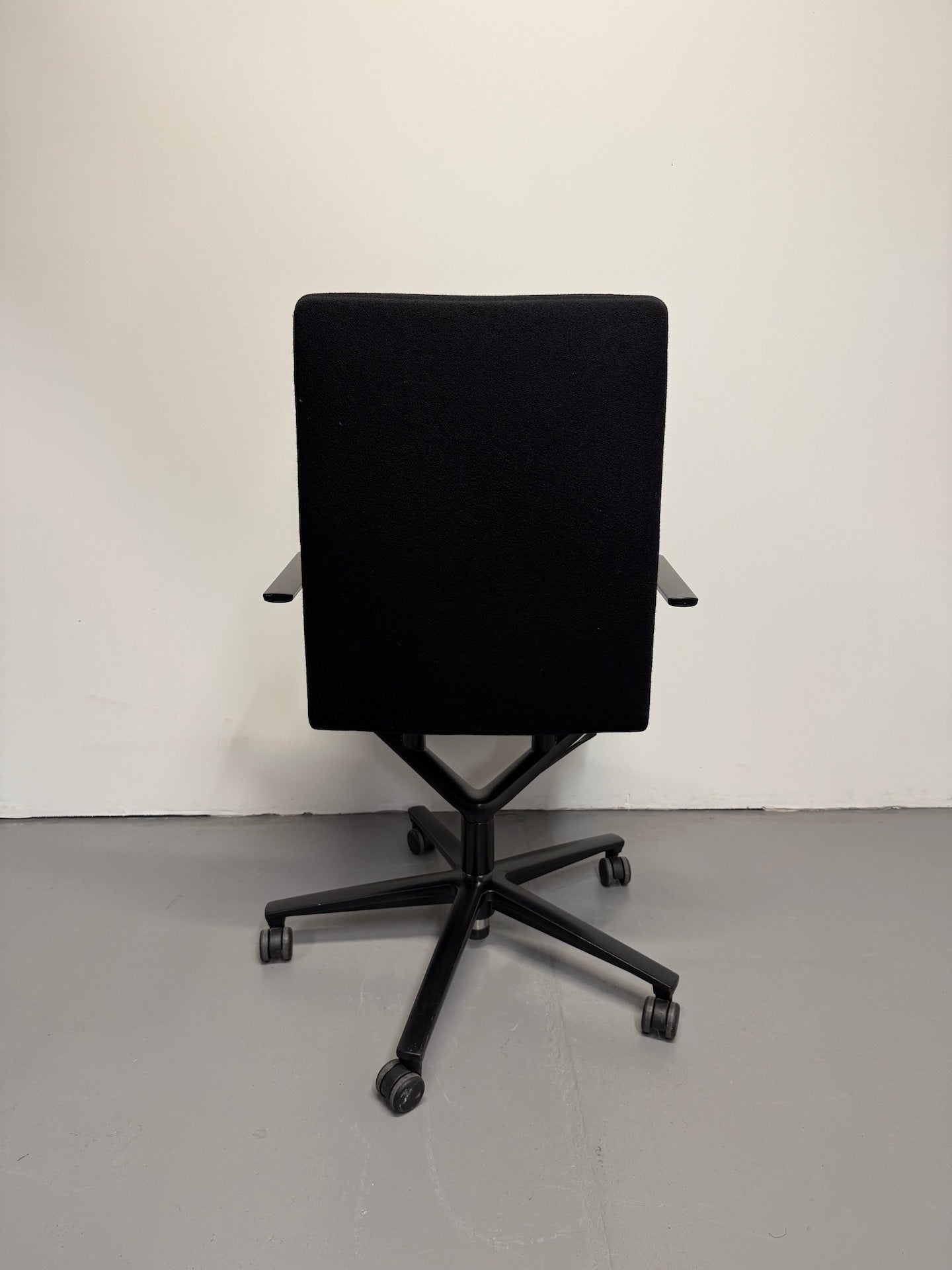 Wilkhahn FS 204/7 Medium Back Swivel Chair – Black Fabric with Fixed Arms