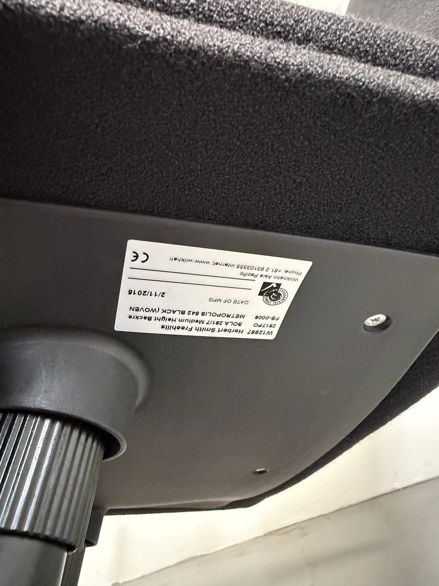 Wilkhahn FS 204/7 Medium Back Swivel Chair – Black Fabric with Fixed Arms