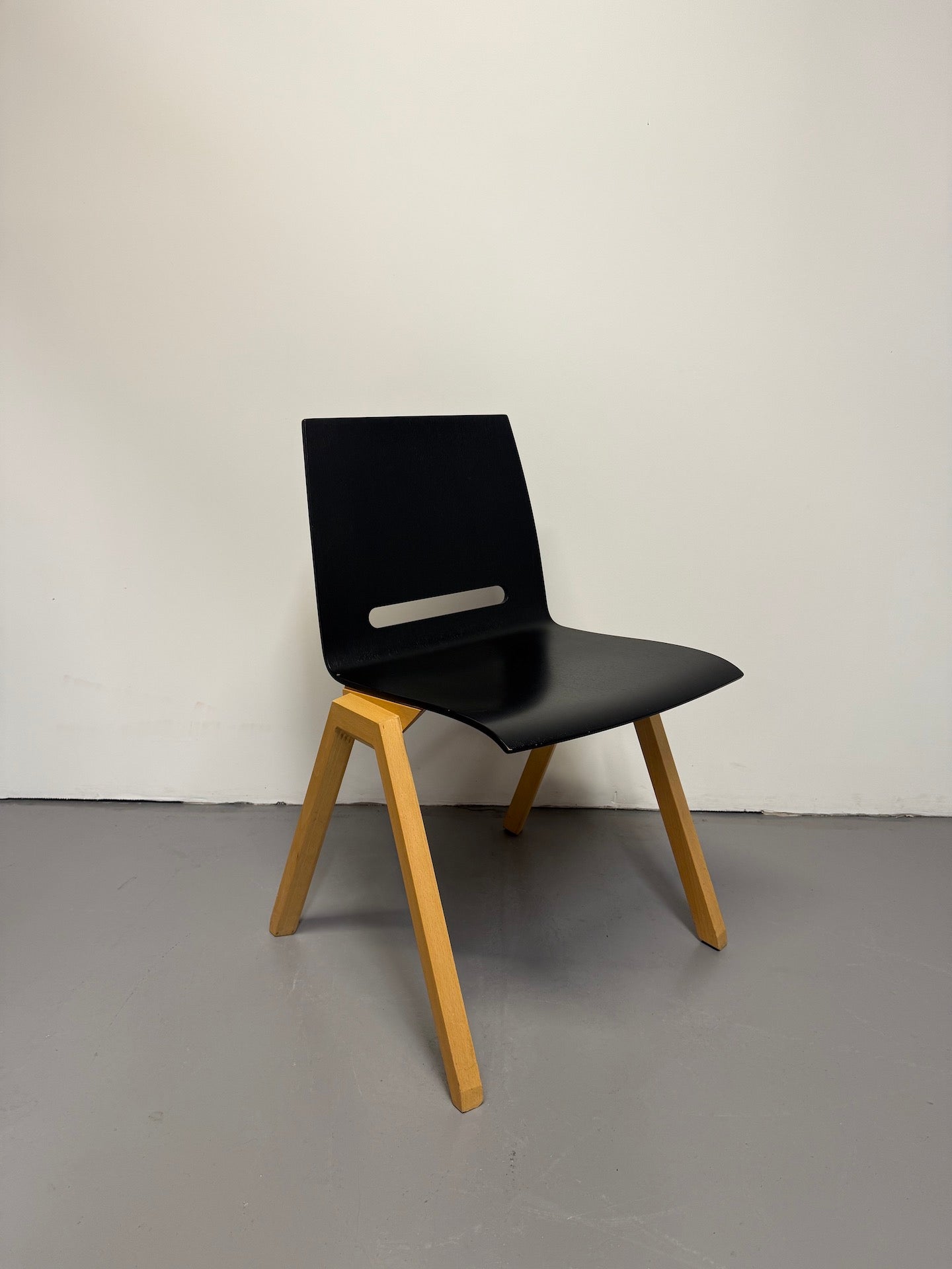 Hussl Forum 2S Chairs – Black Bentwood with Solid Beech Base - Stackable