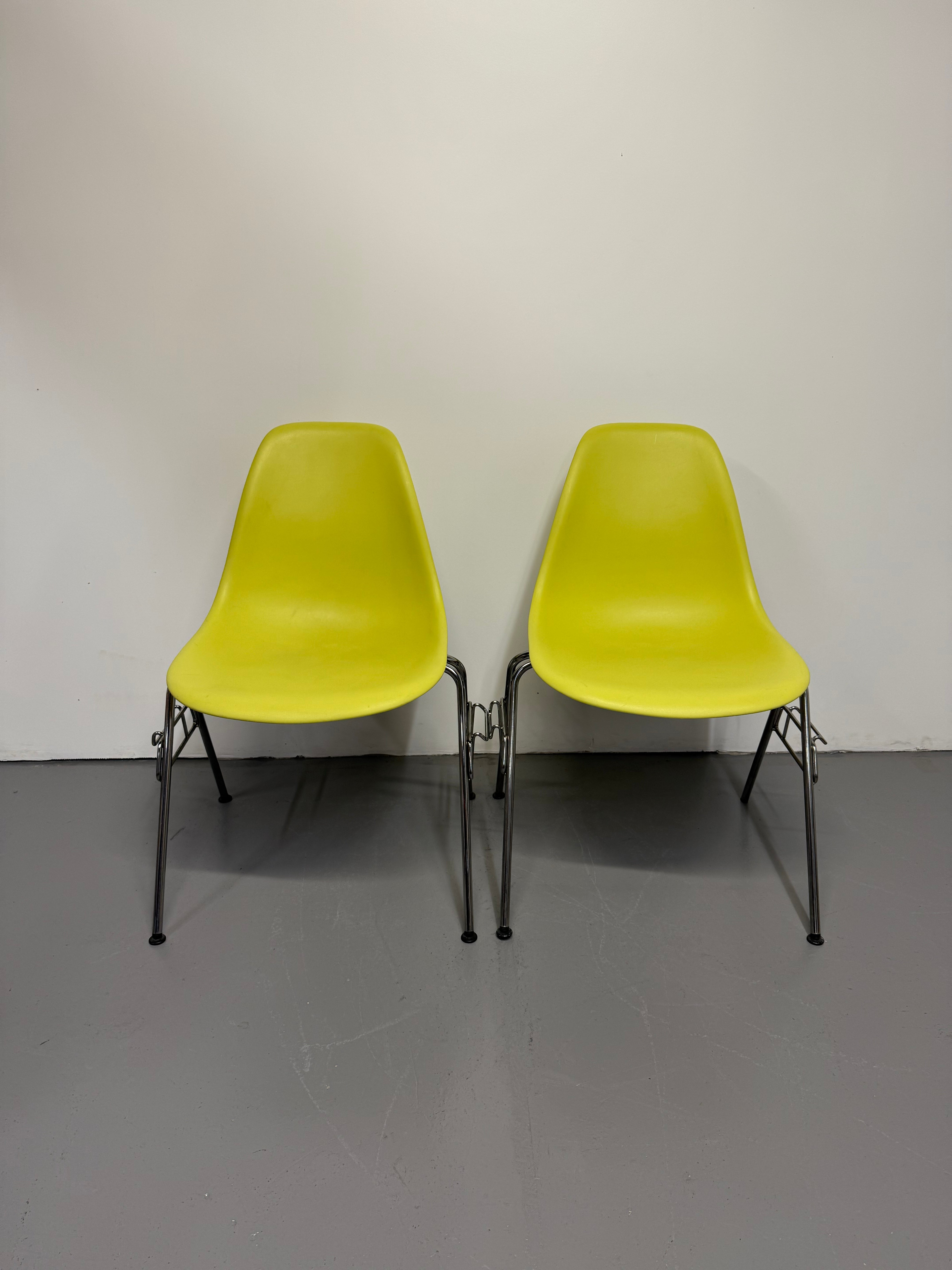 Herman Miller Eames DSS (Molded Plastic Side Chair) – Lime Green, Stacking Base