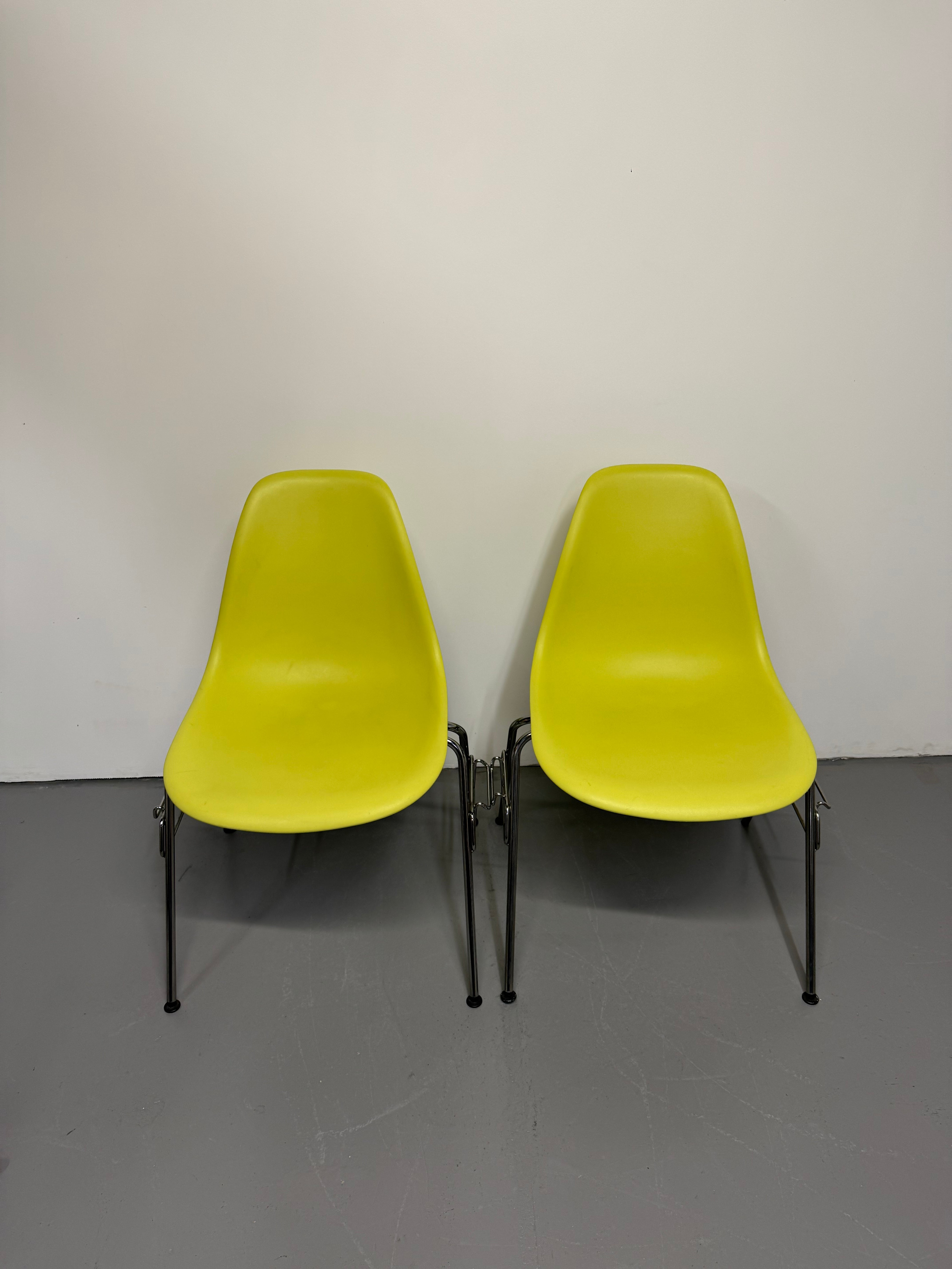 Herman Miller Eames DSS (Molded Plastic Side Chair) – Lime Green, Stacking Base