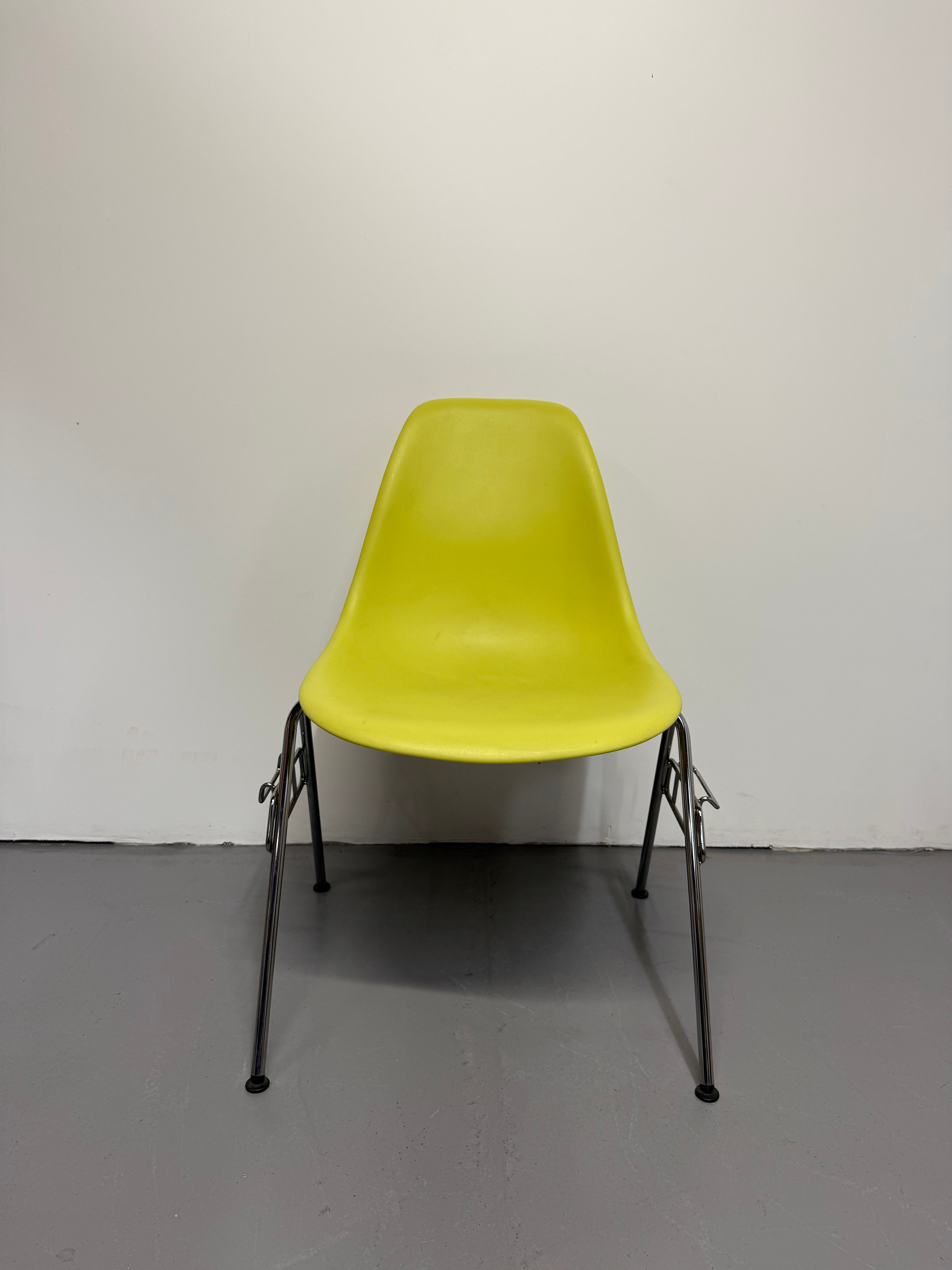 Herman Miller Eames DSS (Molded Plastic Side Chair) – Lime Green, Stacking Base