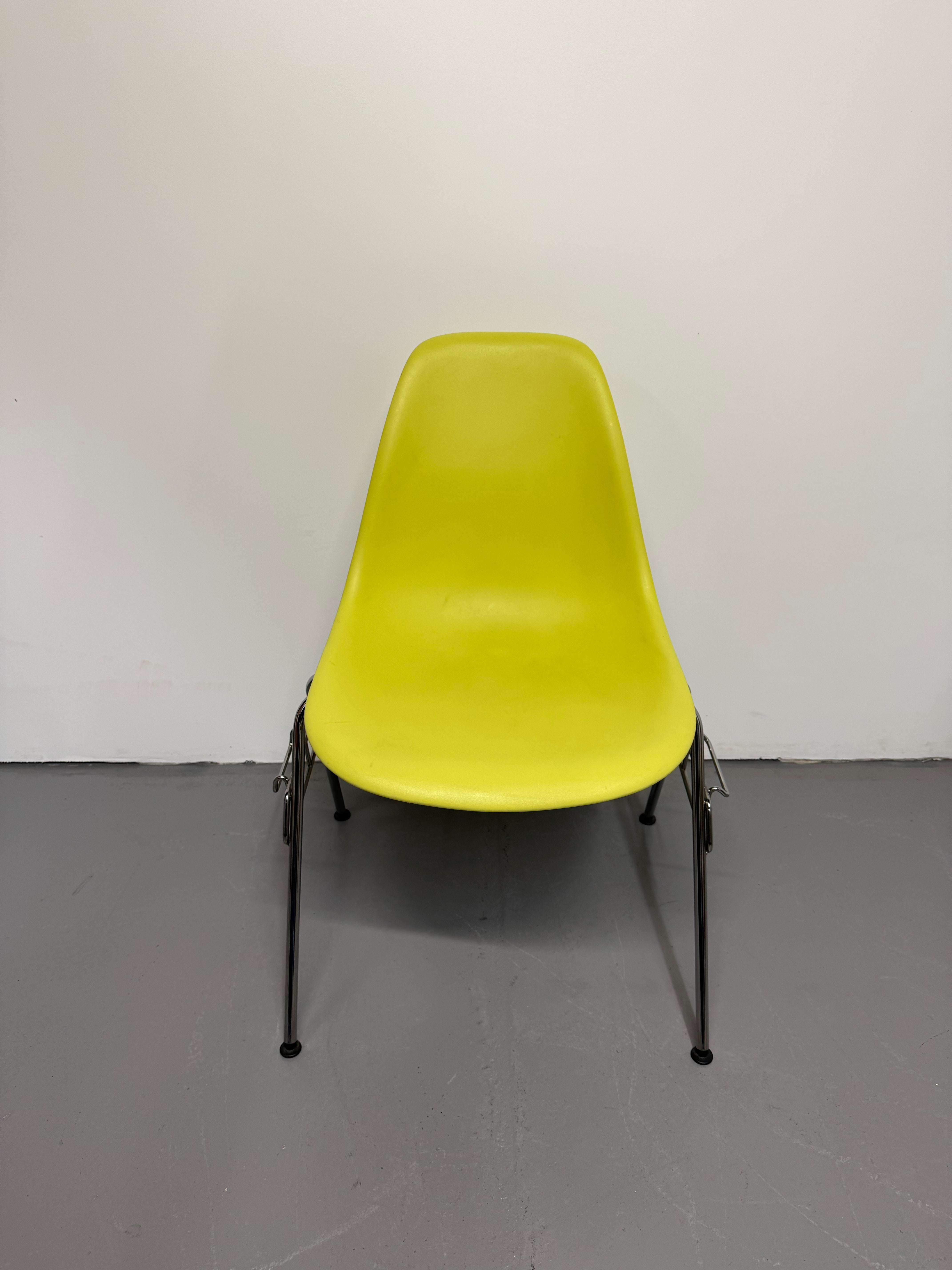 Herman Miller Eames DSS (Molded Plastic Side Chair) – Lime Green, Stacking Base