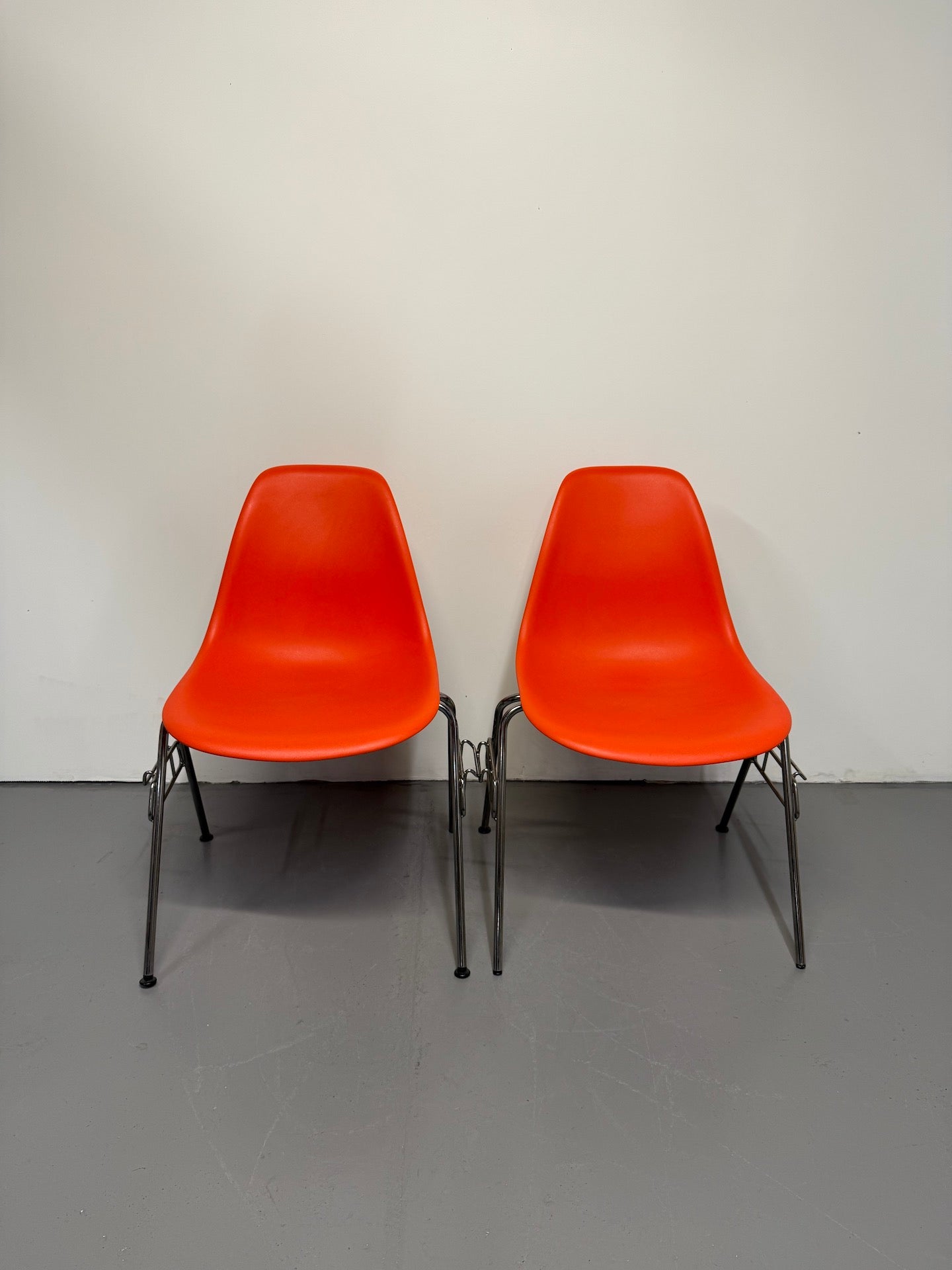 Herman Miller Eames DSS (Molded Plastic Side Chair) – Red, Stacking Base