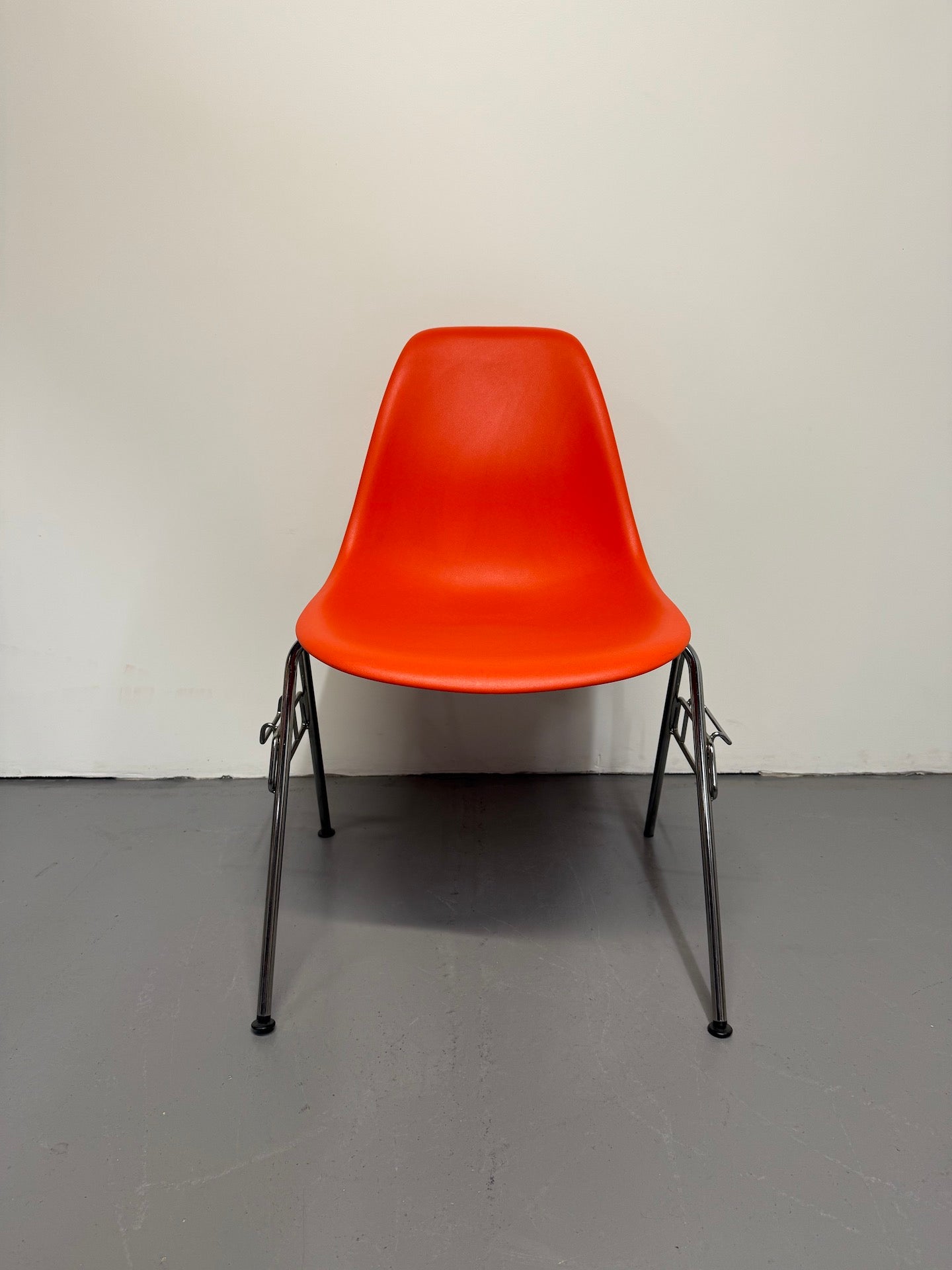 Herman Miller Eames DSS (Molded Plastic Side Chair) – Red, Stacking Base