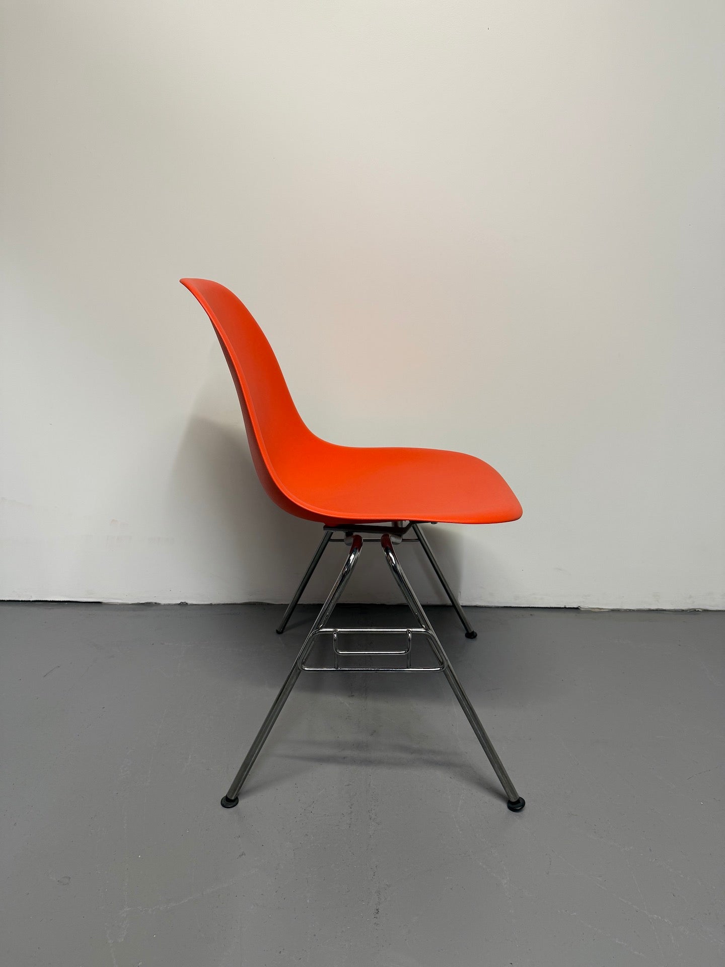 Herman Miller Eames DSS (Molded Plastic Side Chair) – Red, Stacking Base