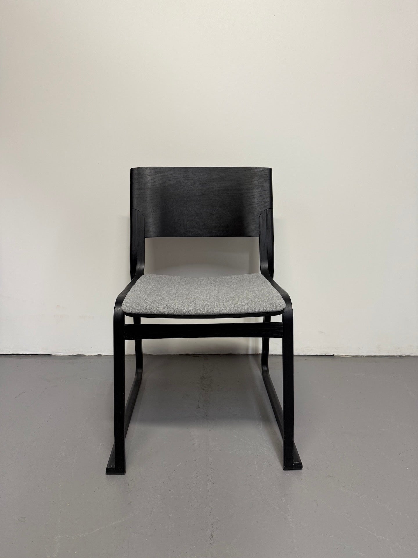 Chorus Theo Dining Chair by Simon Pengelly – Black Frame with Grey Upholstered Seat