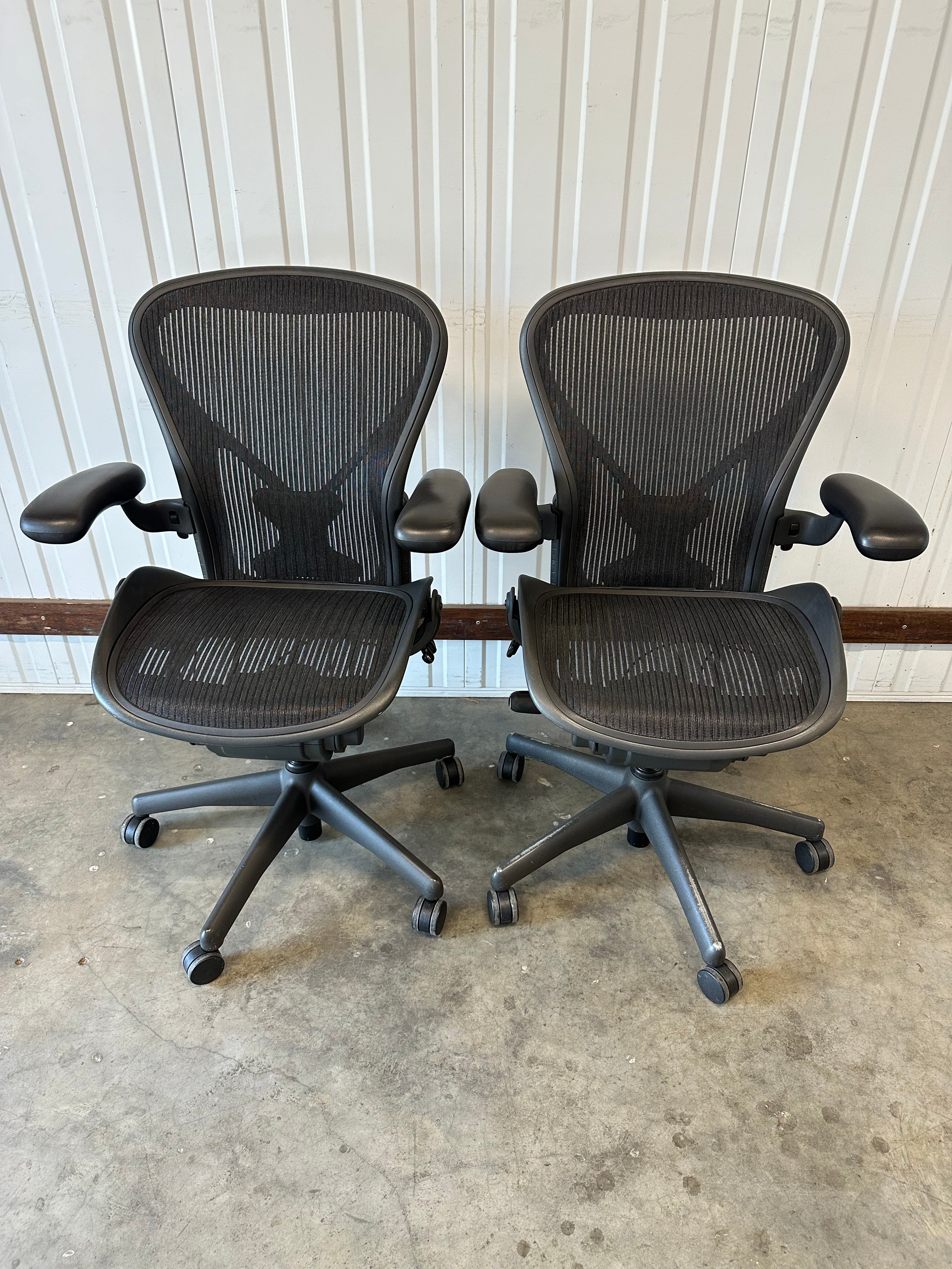 Herman Miller Aeron with Armrest - Posture fit (Size B)
