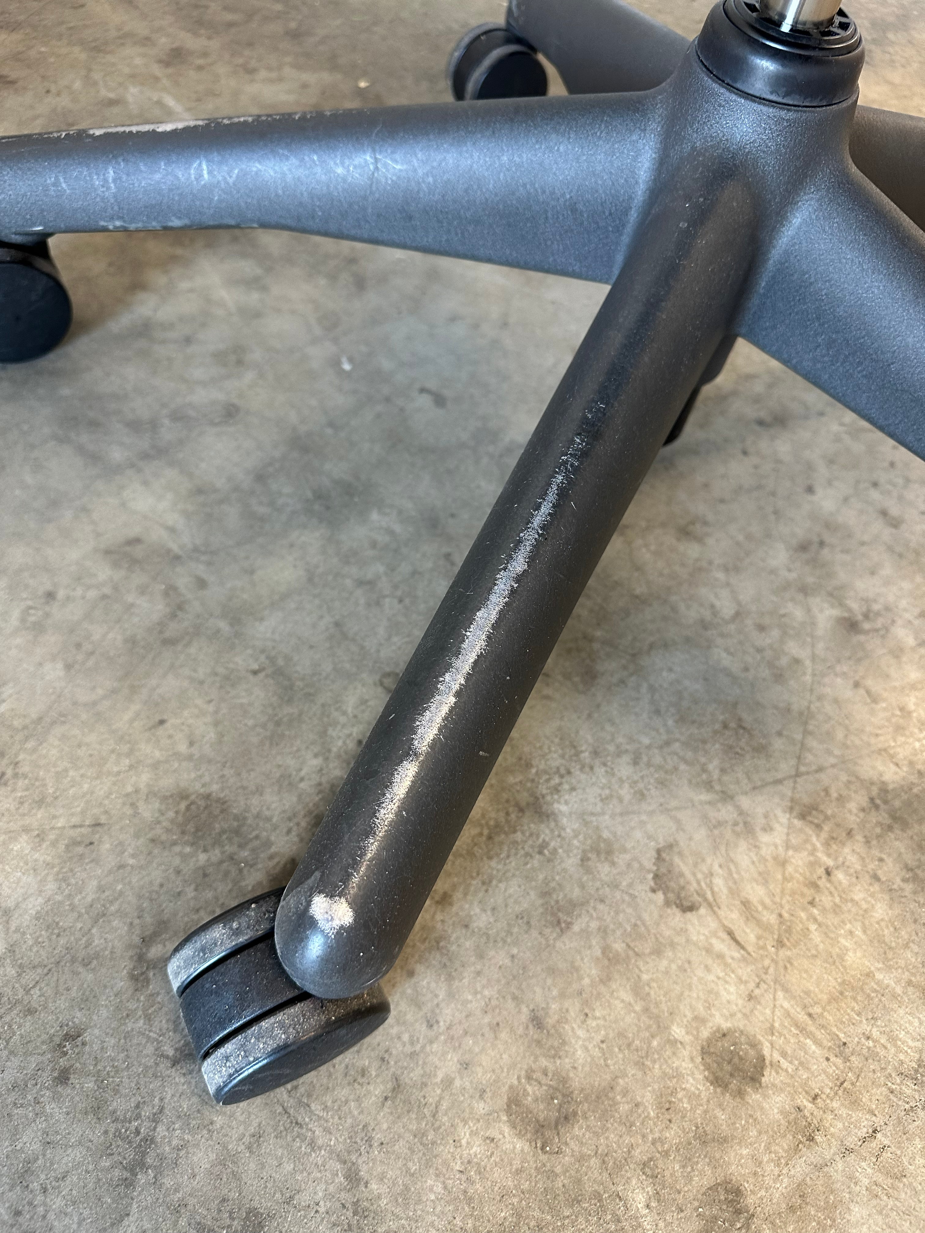 Herman Miller Aeron with Armrest - Posture fit (Size B)