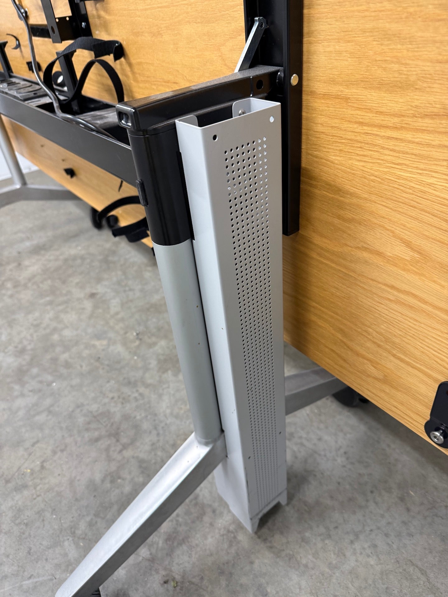 Wilkhahn Timetable Shift 614 Folding Table - American Oak Veneer with white rubber edge