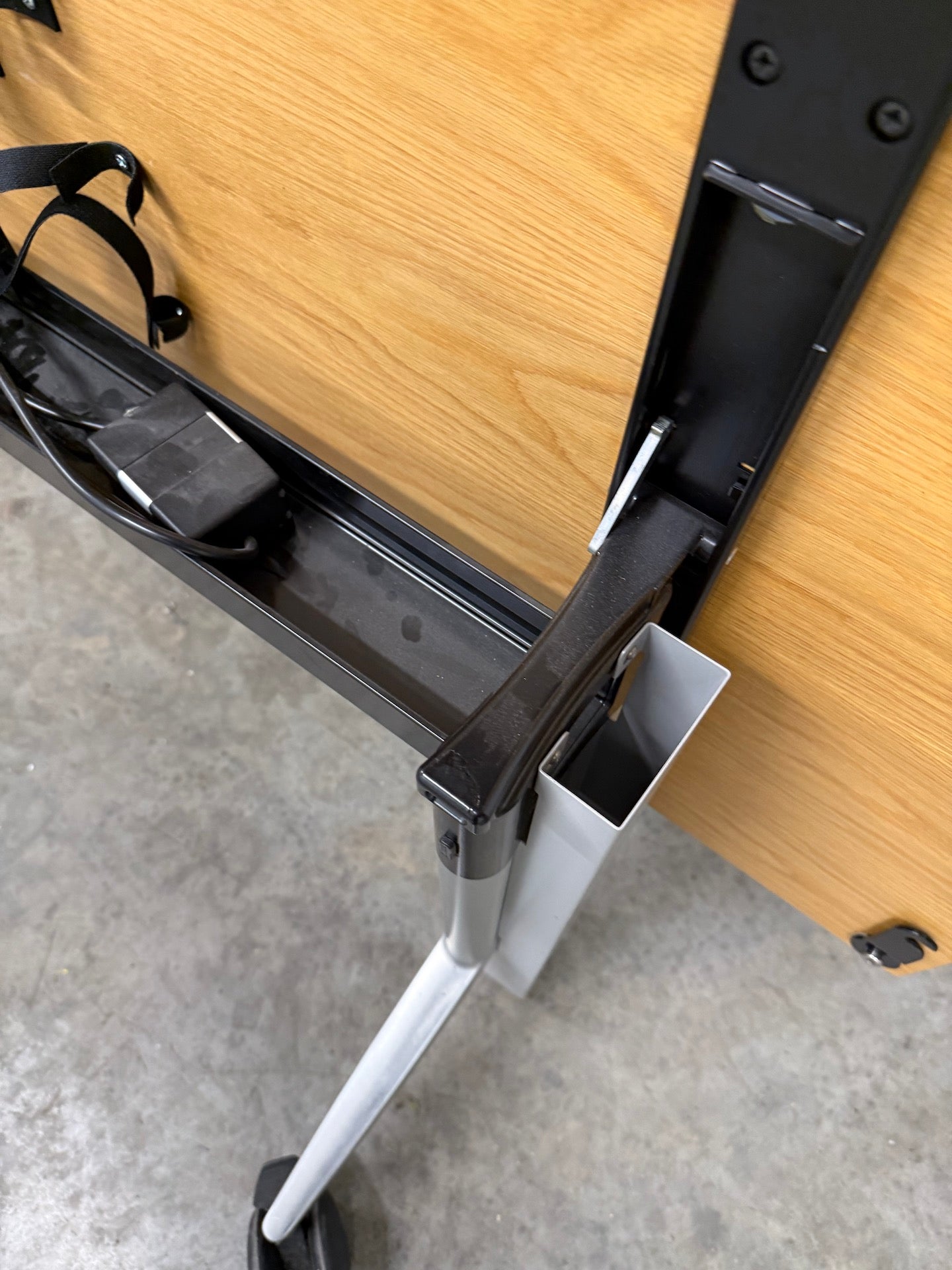 Wilkhahn Timetable Shift 614 Folding Table - American Oak Veneer with white rubber edge