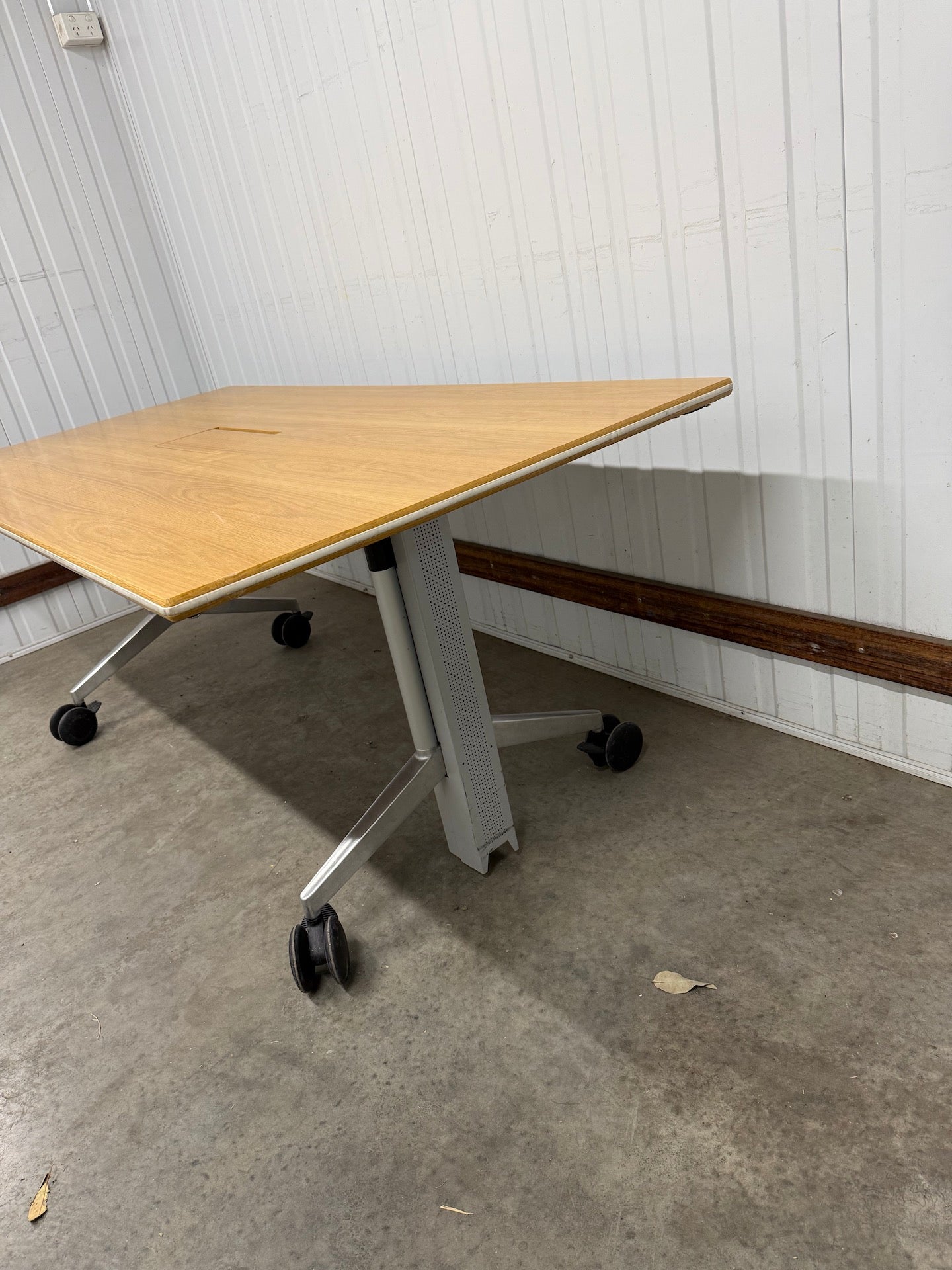 Wilkhahn Timetable Shift 614 Folding Table - American Oak Veneer with white rubber edge