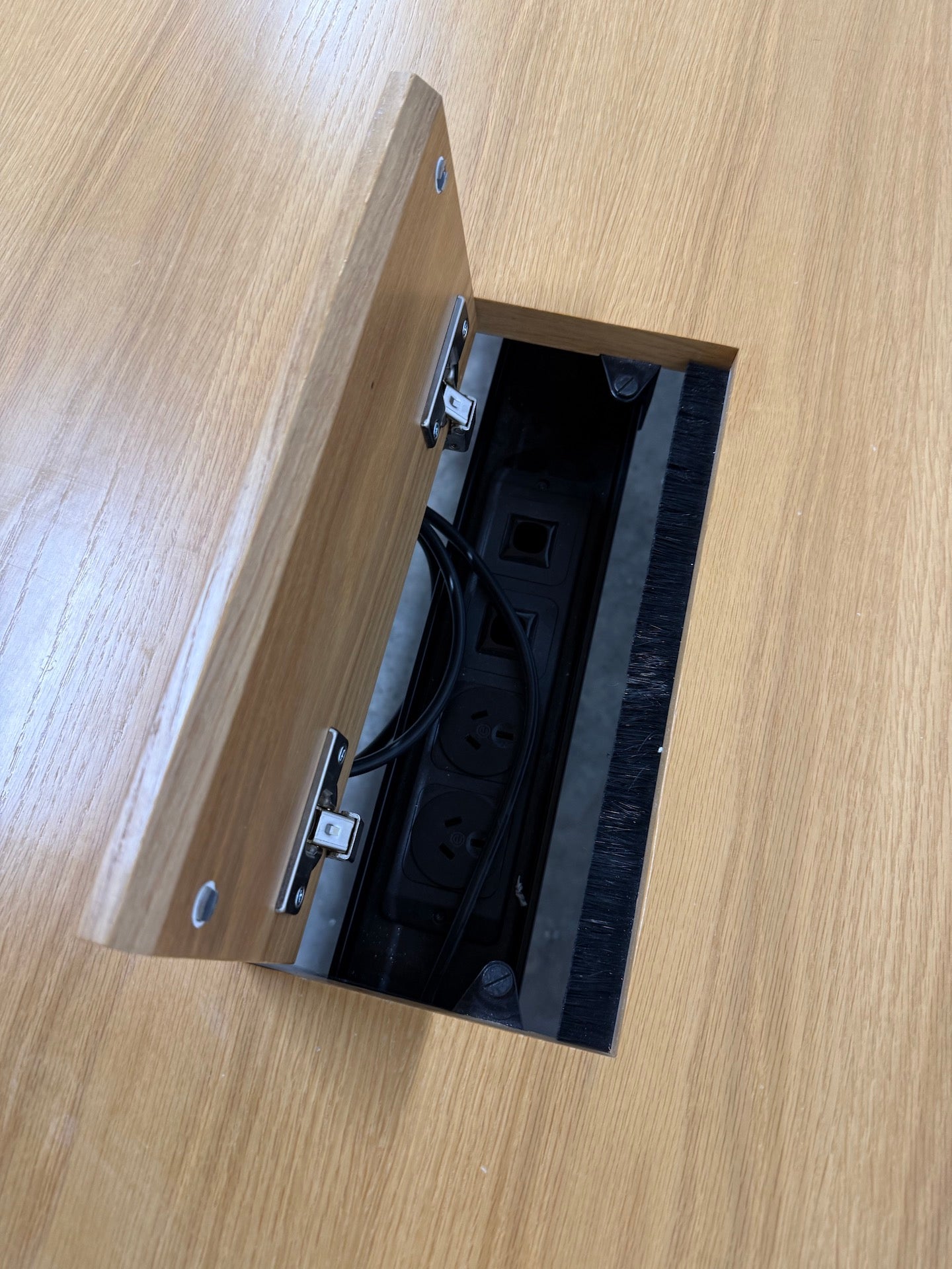 Wilkhahn Timetable Shift 614 Folding Table - American Oak Veneer with white rubber edge