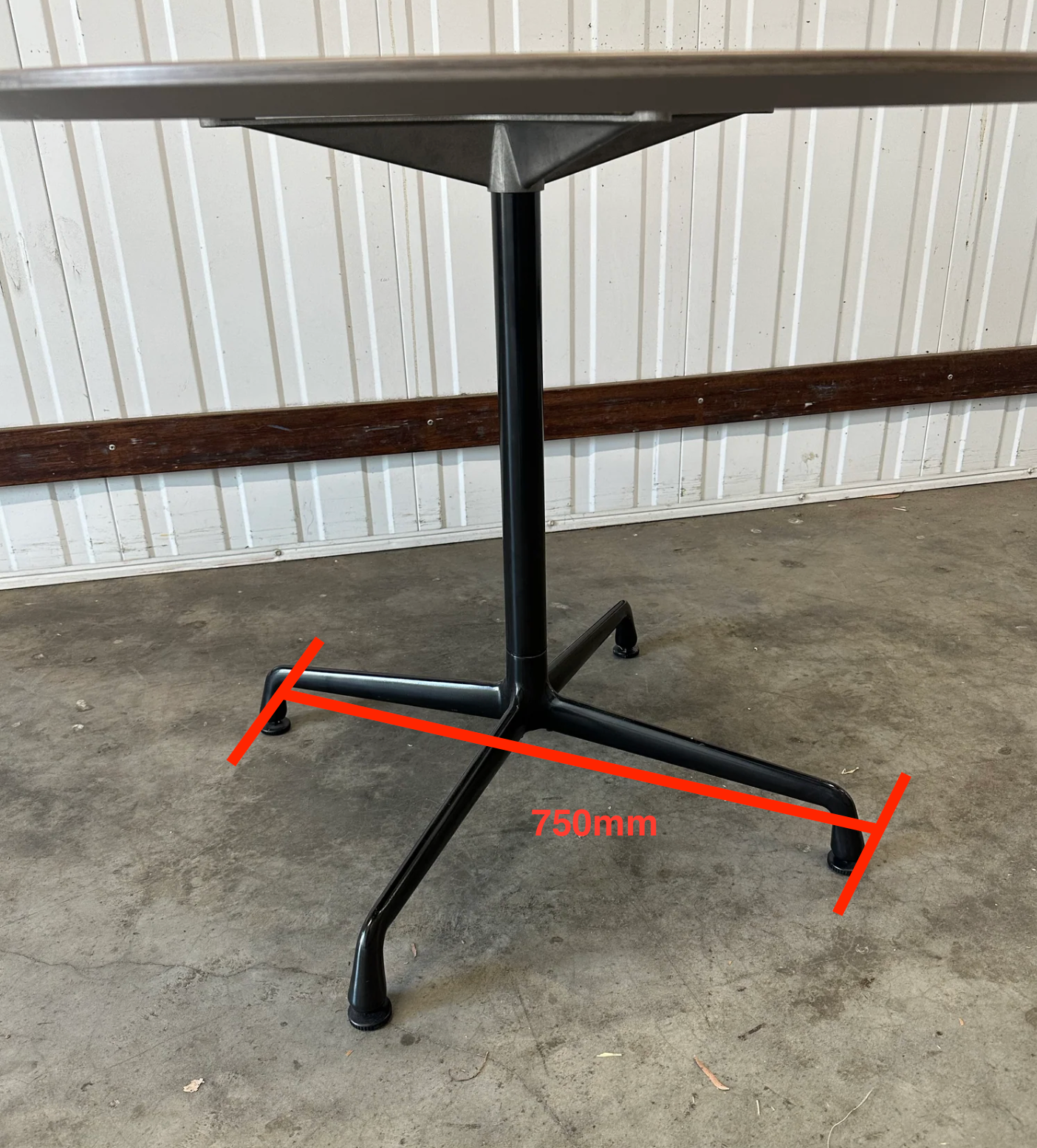 Herman Miller Eames Round Group Table / Meeting Table – Oak Top